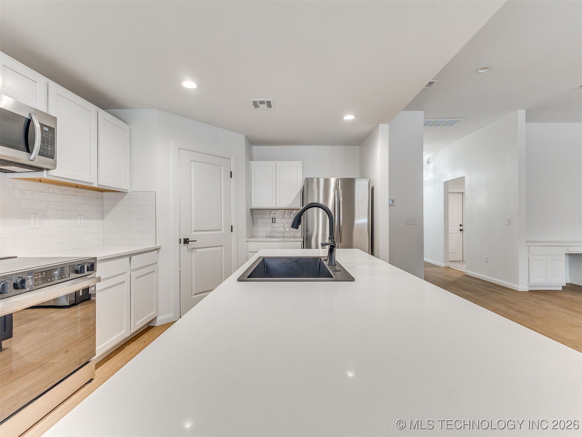 730 E 38th Street N Property Photo 13