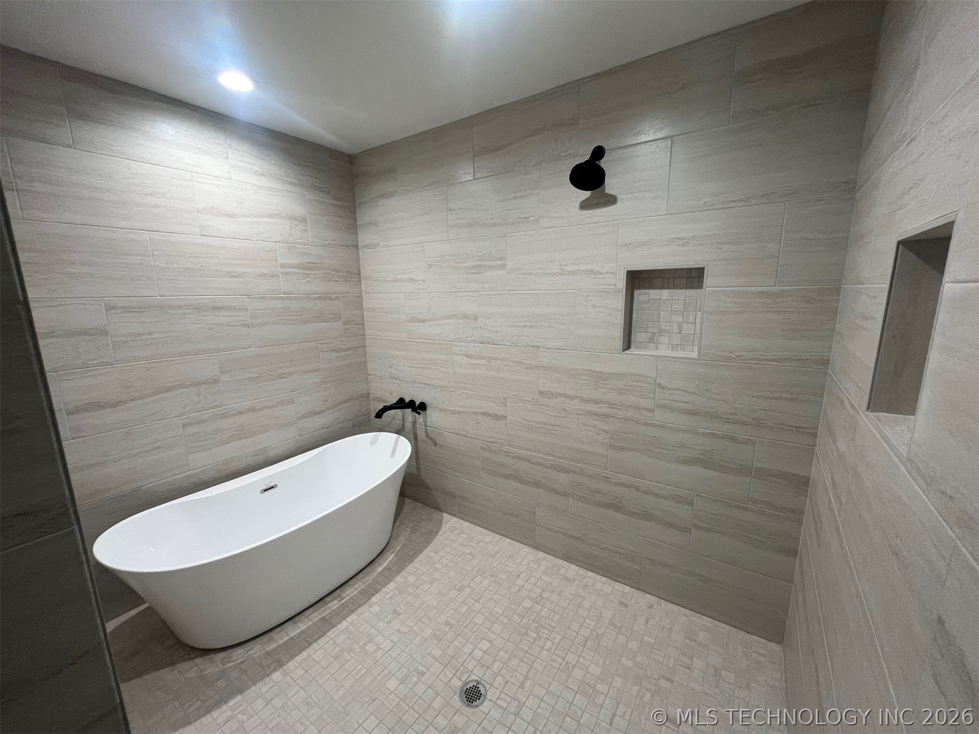 730 E 38th Street N Property Photo 28