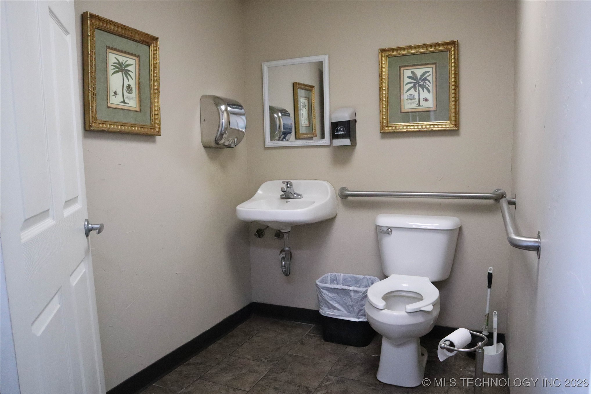 630 W Main Property Photo 8