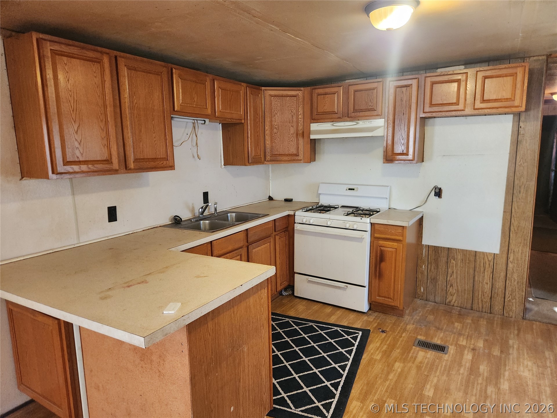 111 E 4th Street Property Photo 4