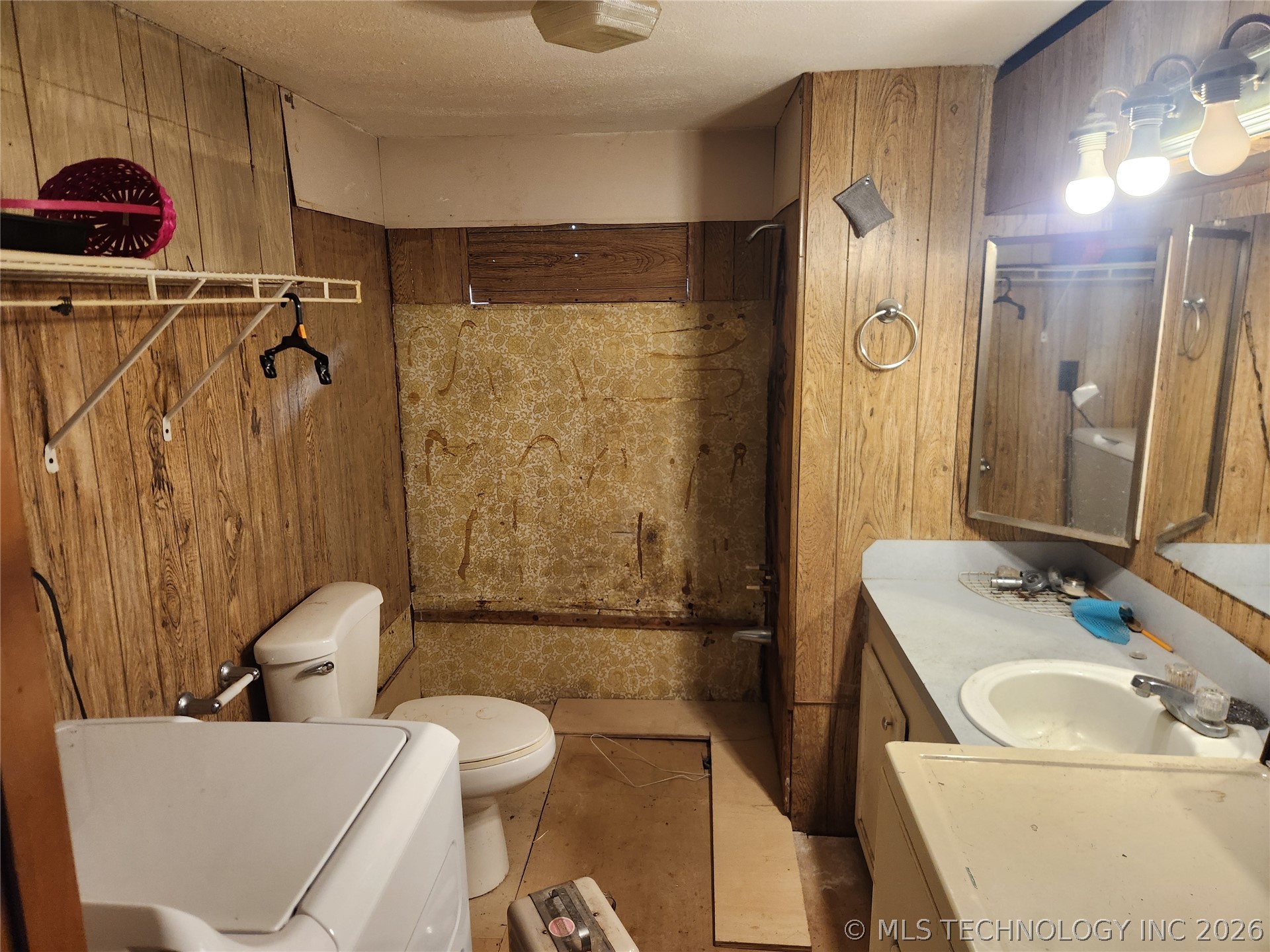 111 E 4th Street Property Photo 7