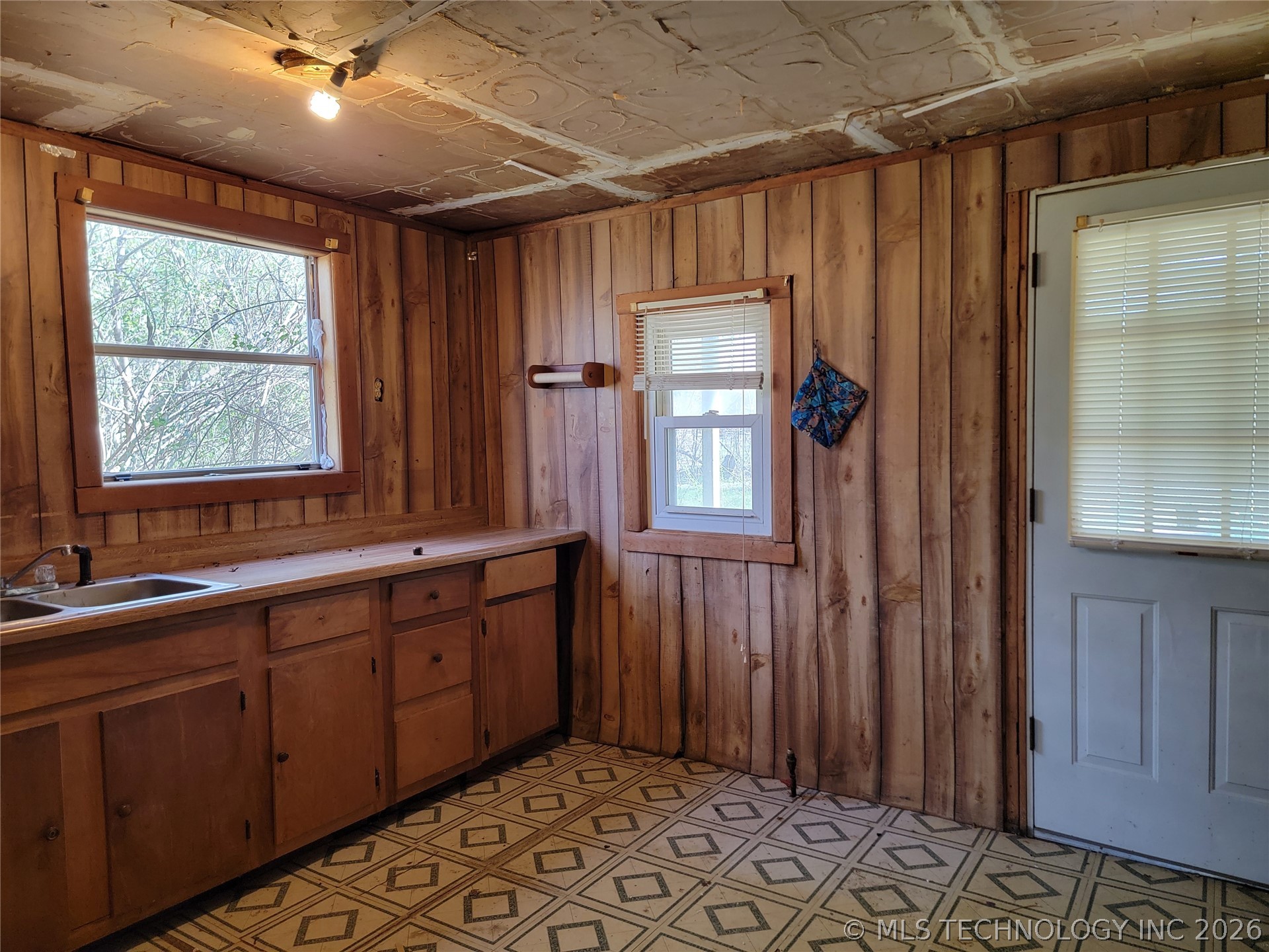 98904 S 4439 Road Property Photo 5