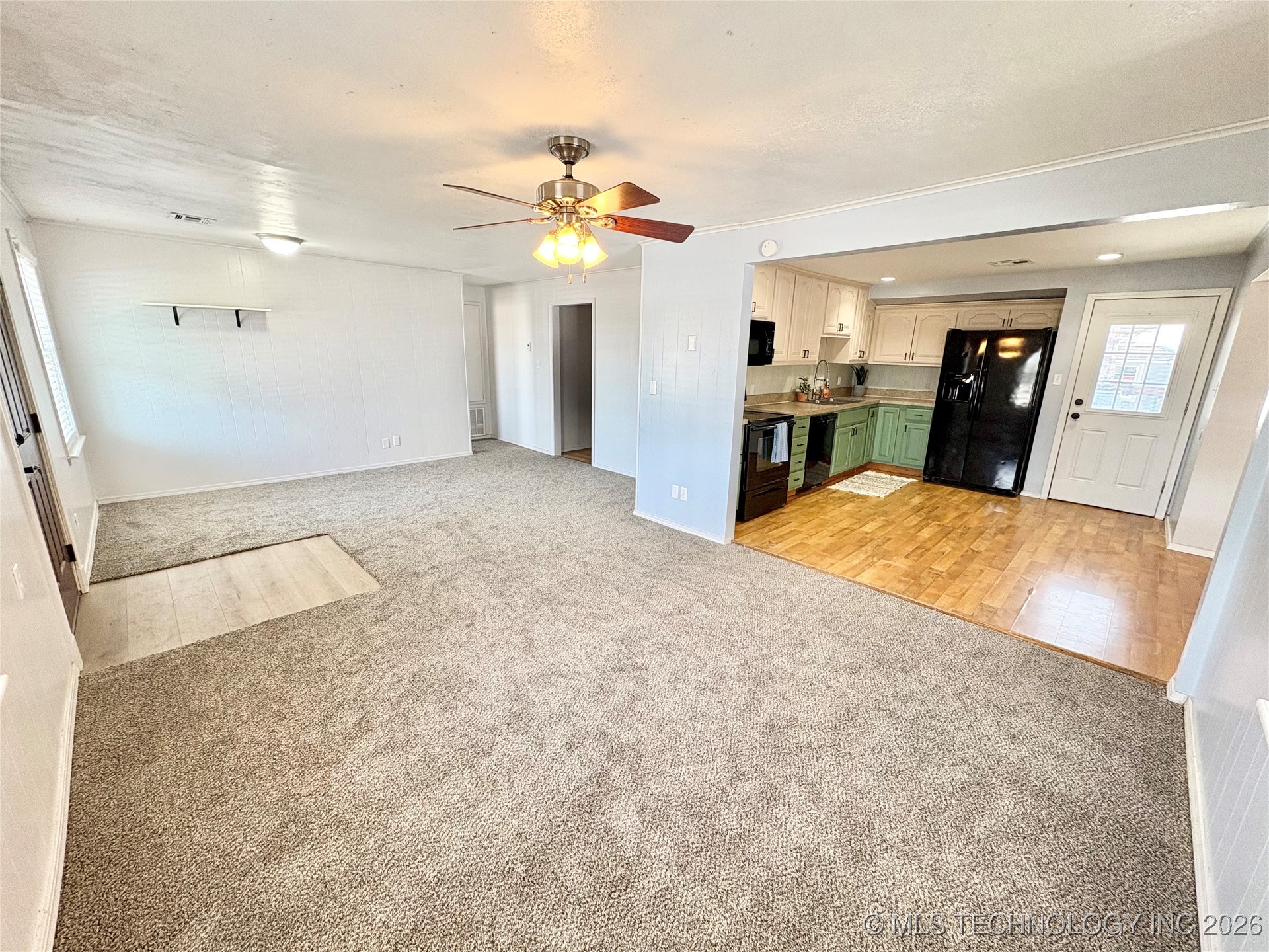 313 E Ash Avenue Property Photo 3