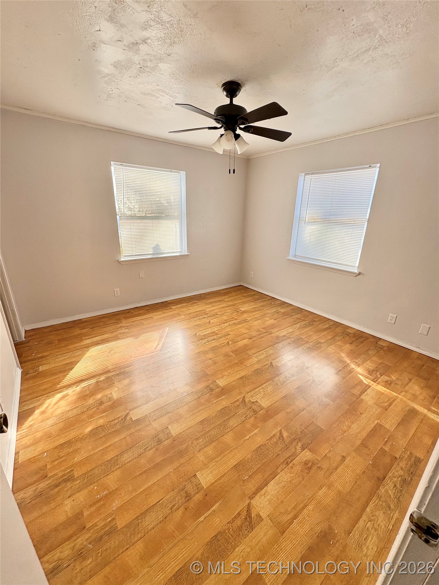 313 E Ash Avenue Property Photo 6