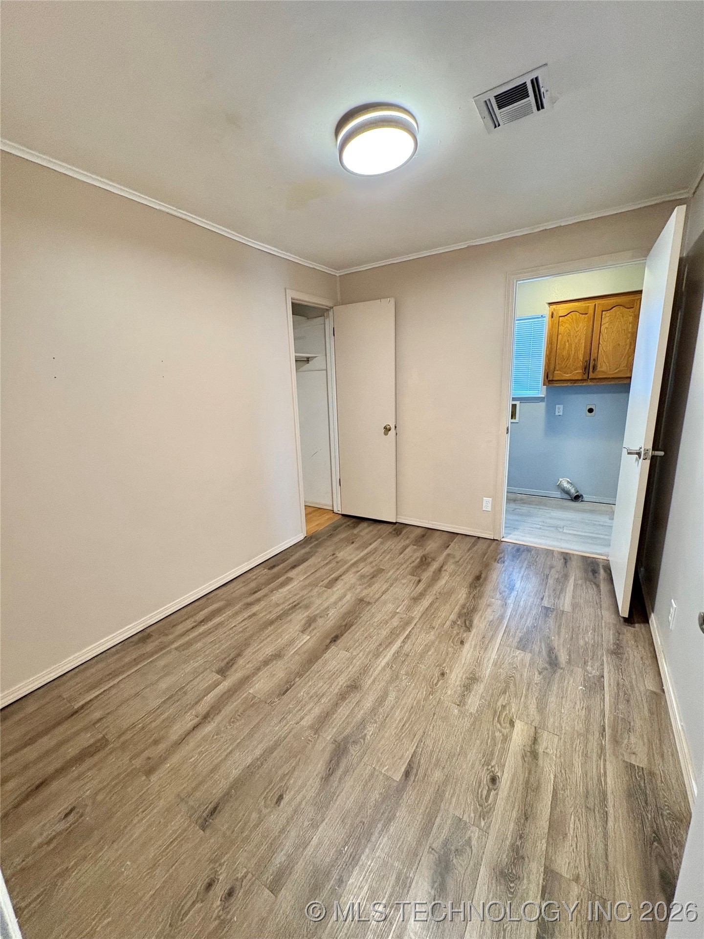 313 E Ash Avenue Property Photo 8