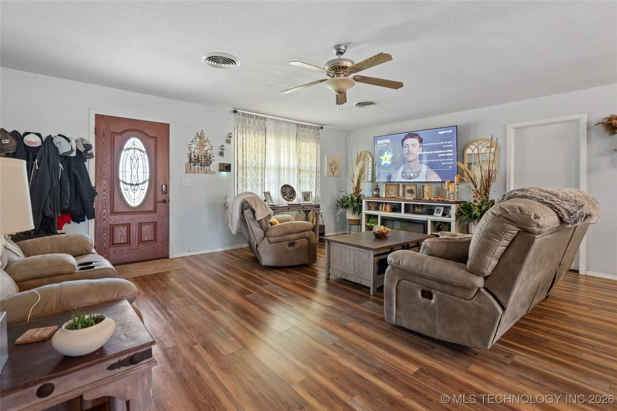 300 S 1st Street Property Photo 5