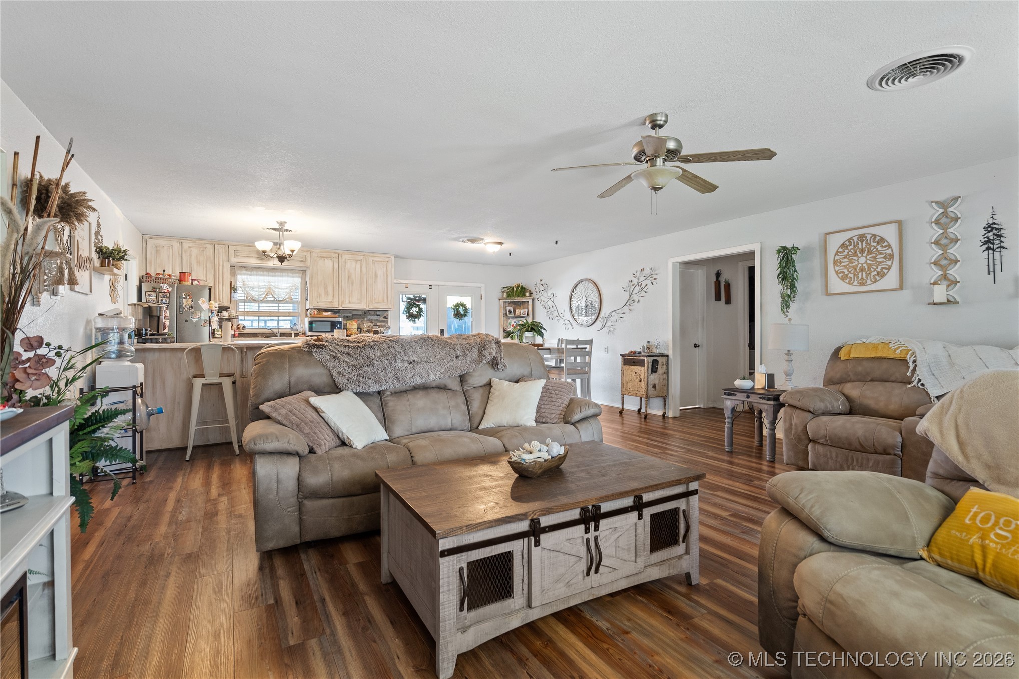 300 S 1st Street Property Photo 6