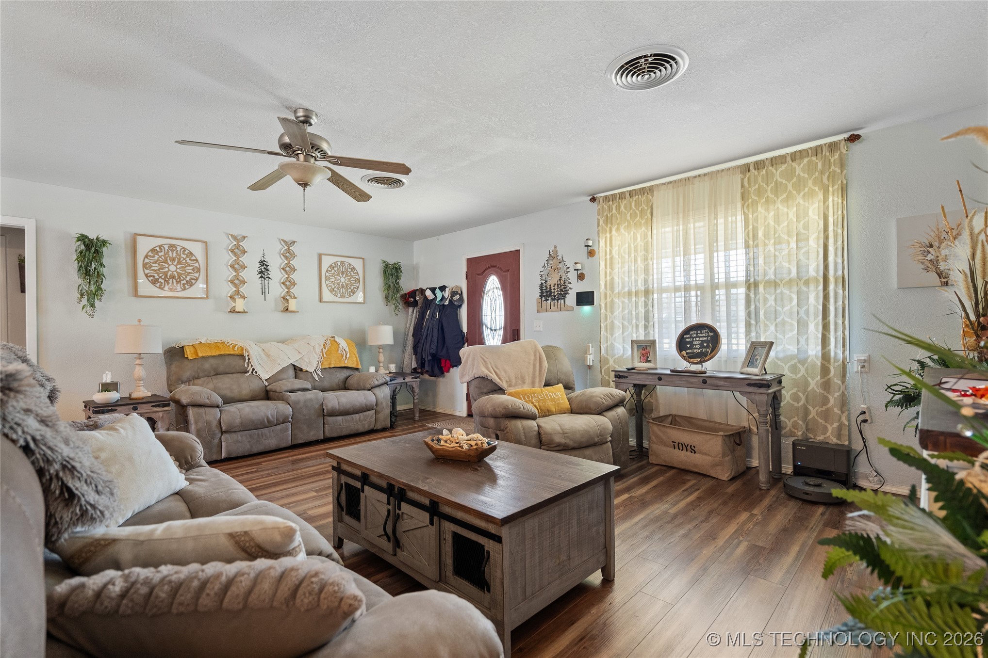 300 S 1st Street Property Photo 7