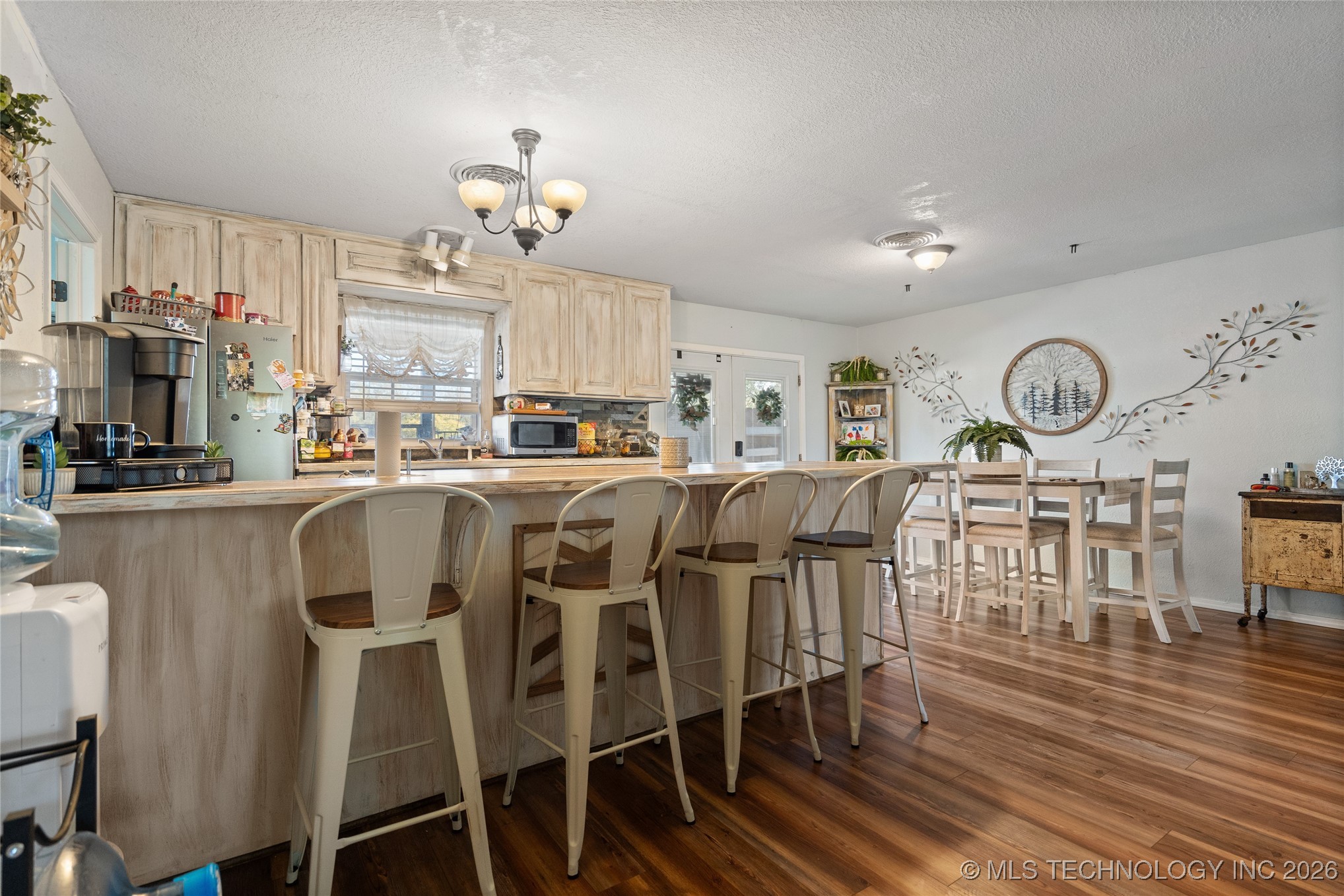 300 S 1st Street Property Photo 8