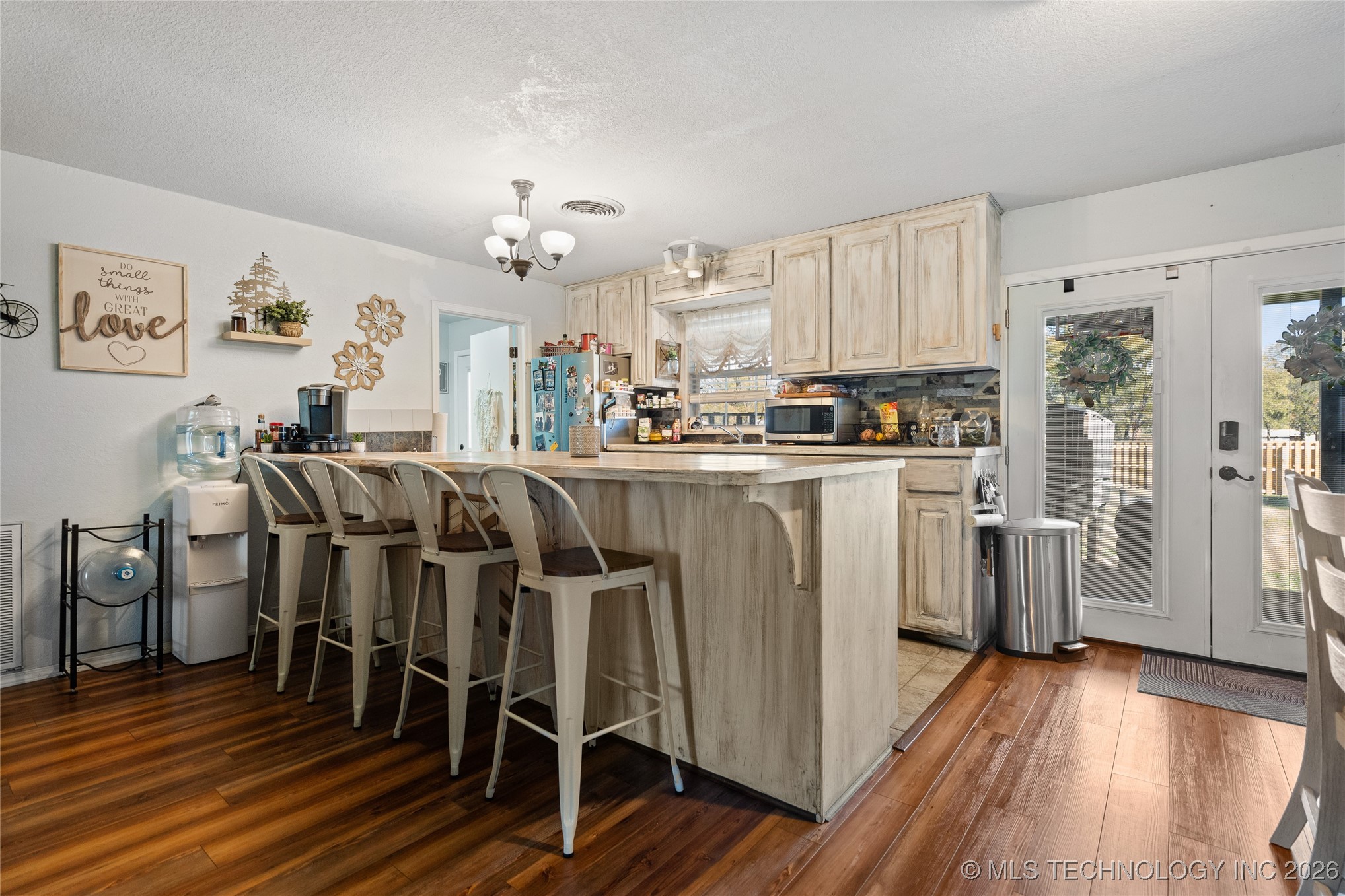 300 S 1st Street Property Photo 9