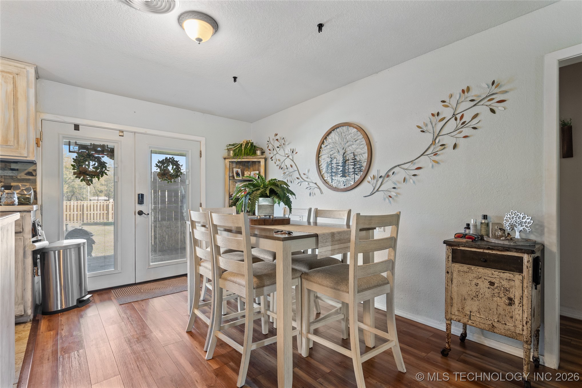 300 S 1st Street Property Photo 10