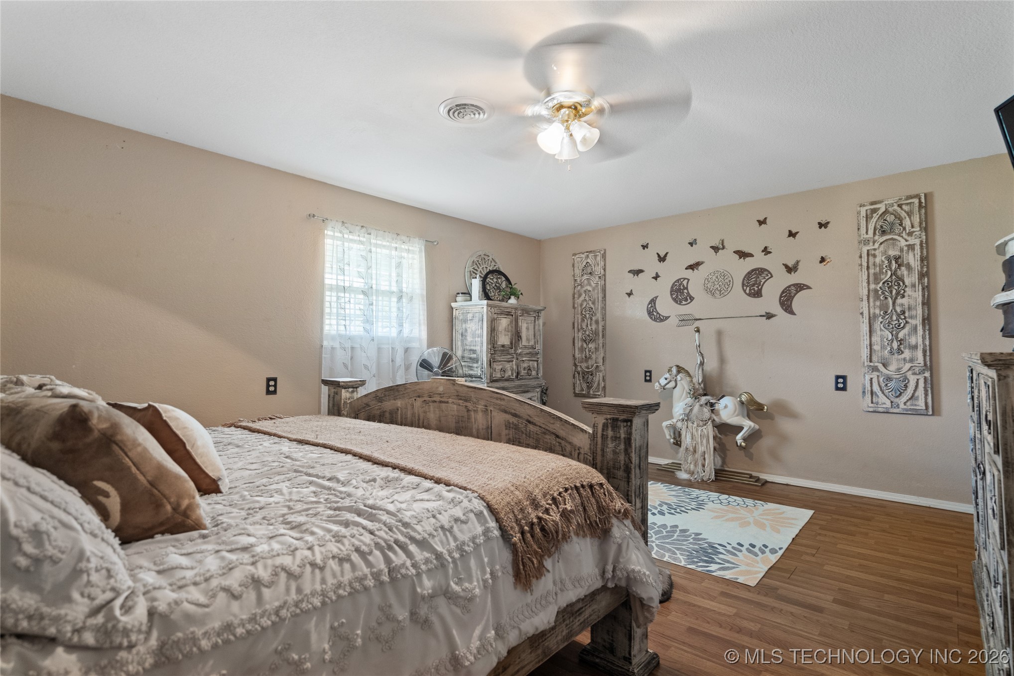 300 S 1st Street Property Photo 16