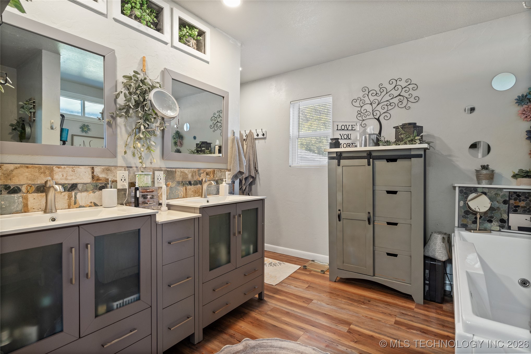 300 S 1st Street Property Photo 19