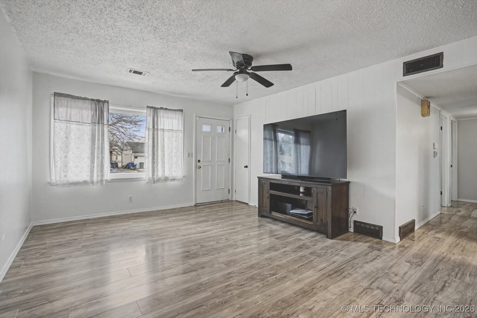 7854 E King Street Property Photo 5