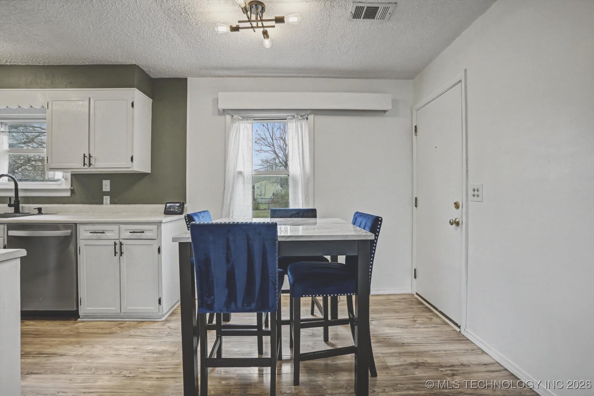 7854 E King Street Property Photo 8