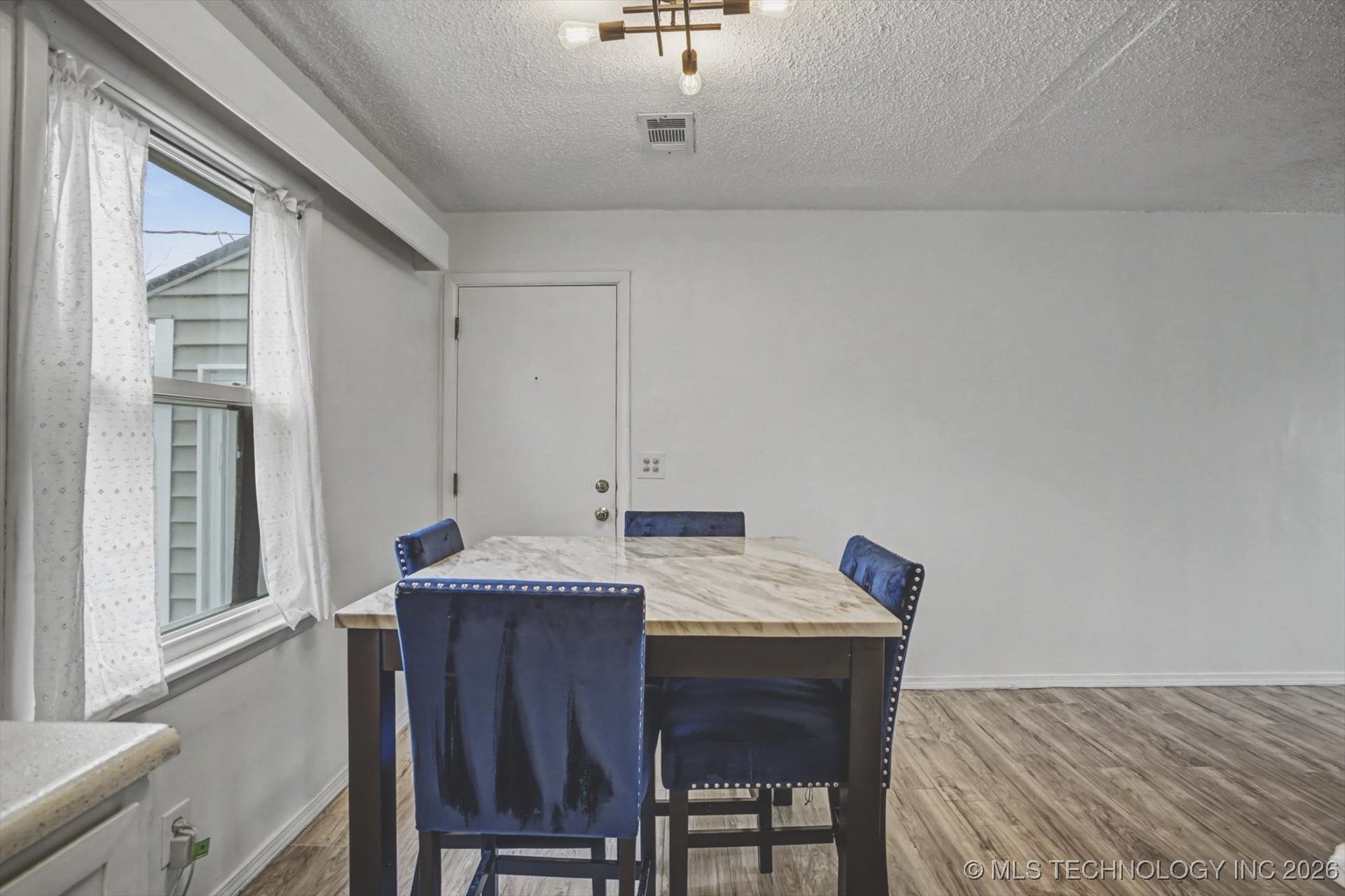 7854 E King Street Property Photo 9