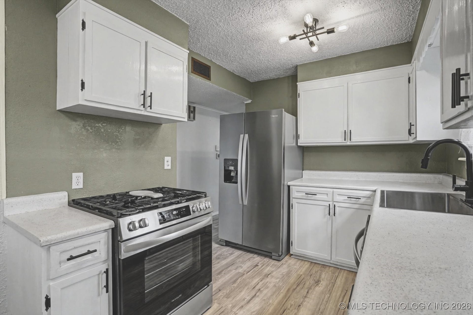 7854 E King Street Property Photo 10