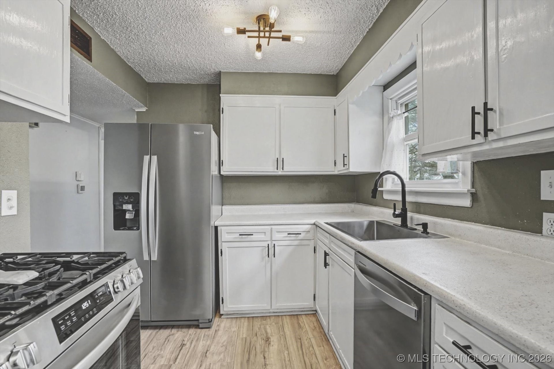 7854 E King Street Property Photo 12