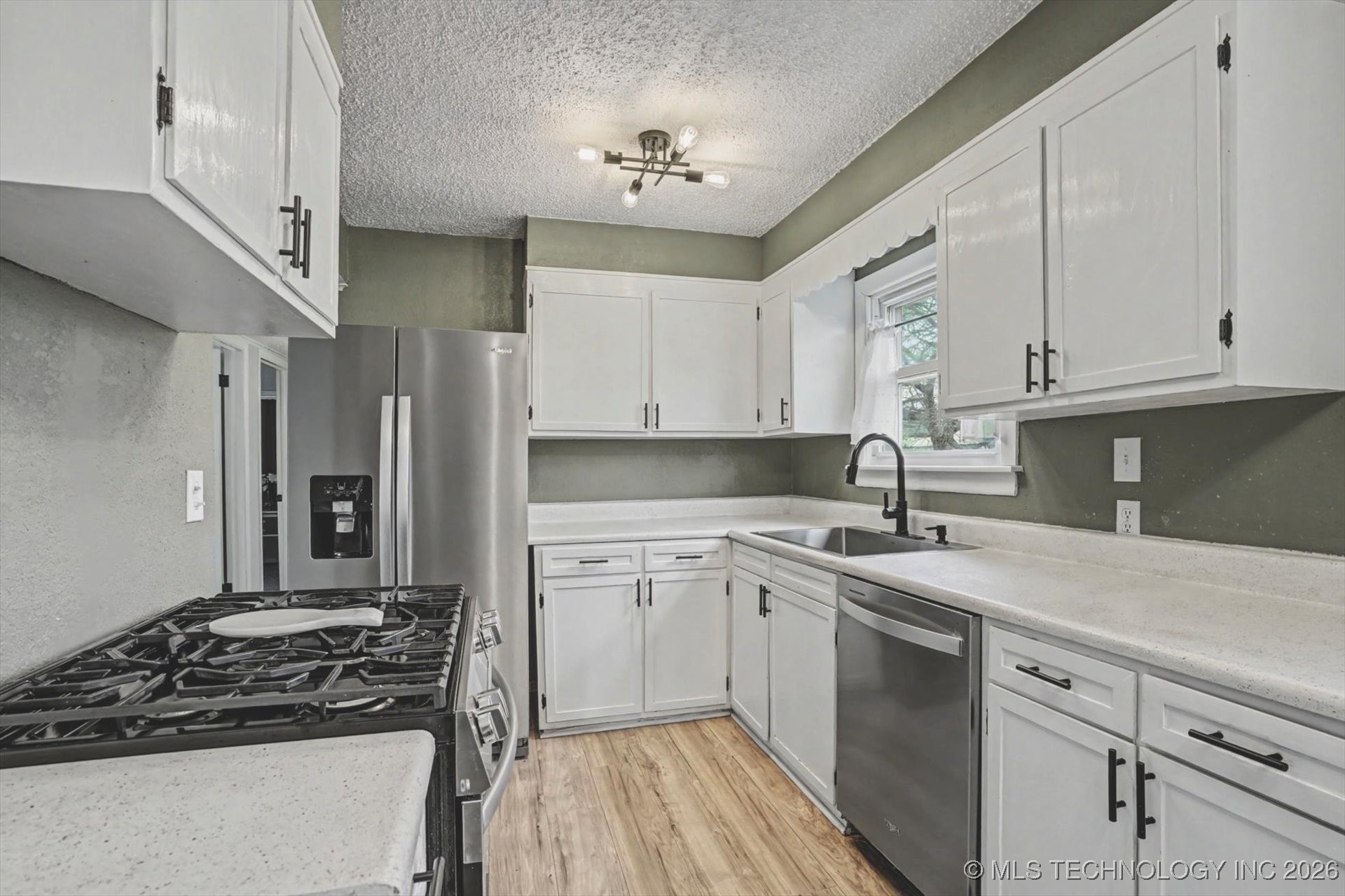 7854 E King Street Property Photo 13