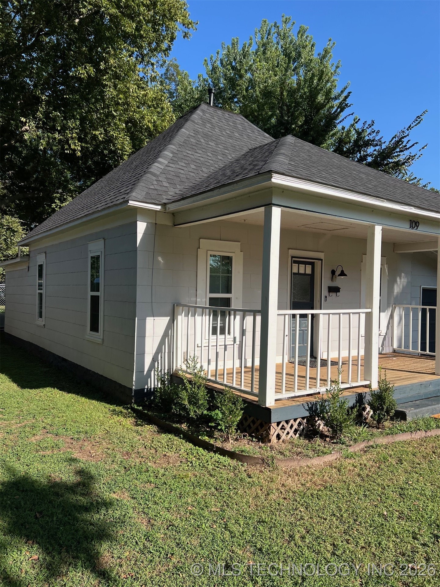 109 S Vine Avenue Property Photo 4