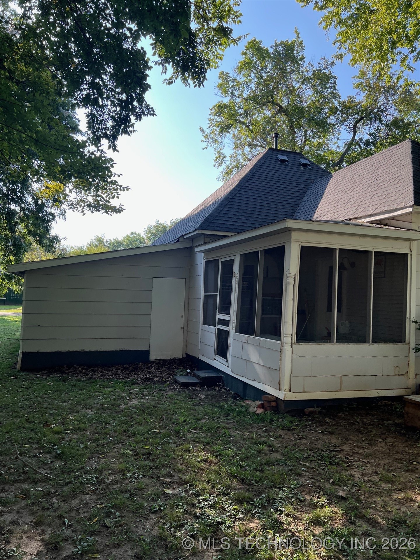 109 S Vine Avenue Property Photo 25