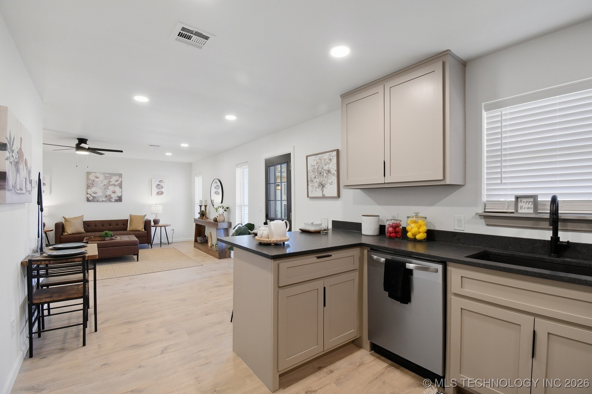 7806 N 121st East Avenue Property Photo 9