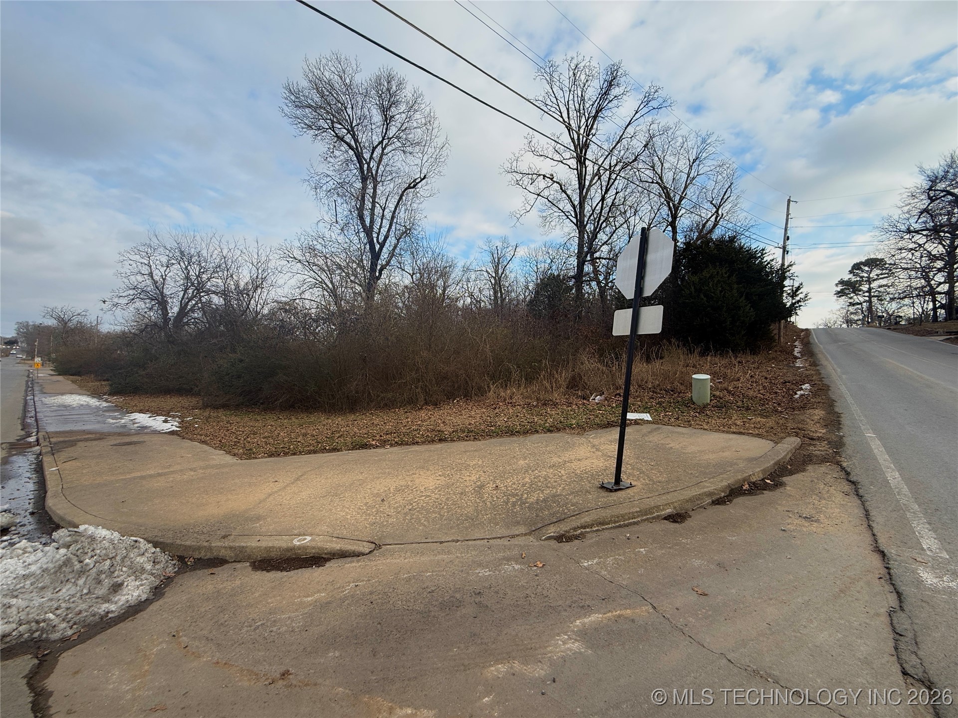 450 W Allen Road Property Photo 2