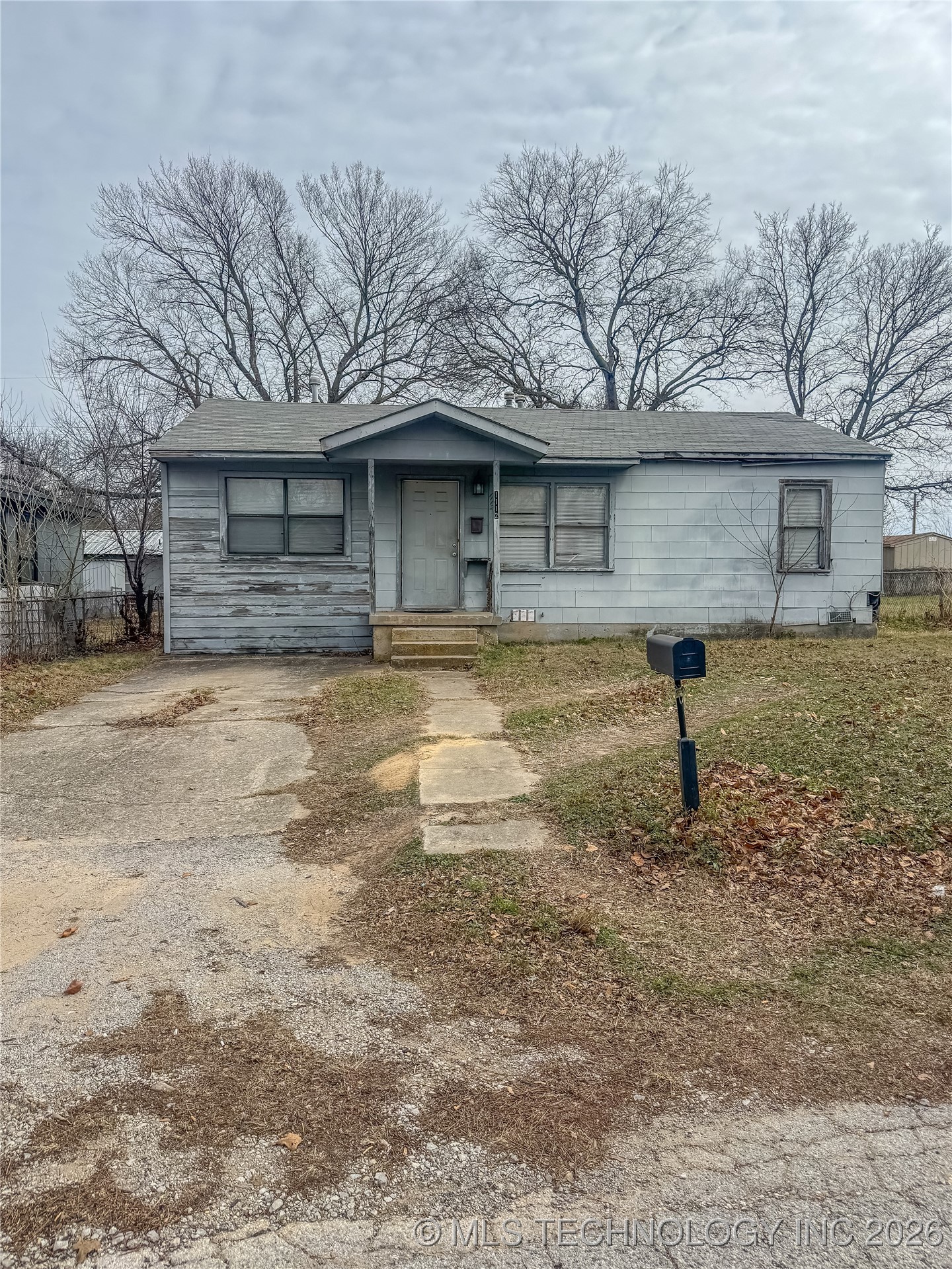 1112 Douglas Street Se Property Photo 1