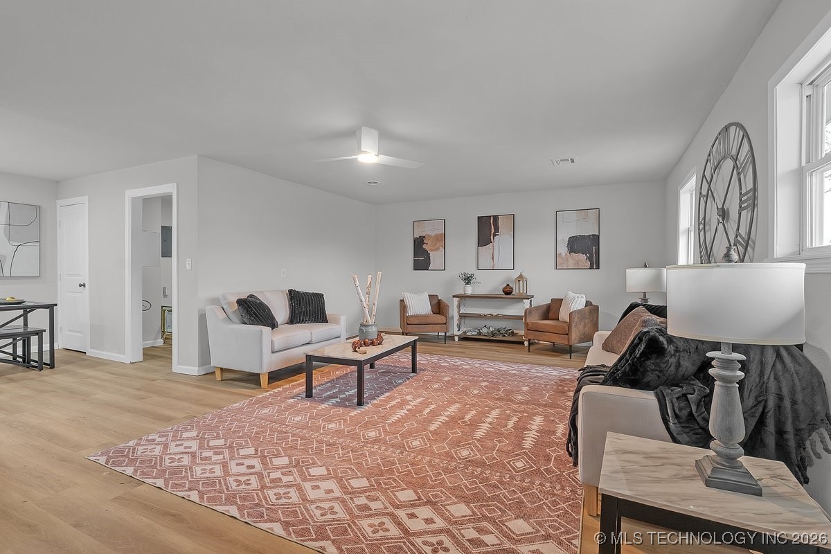 2124 S Main Street Property Photo 4