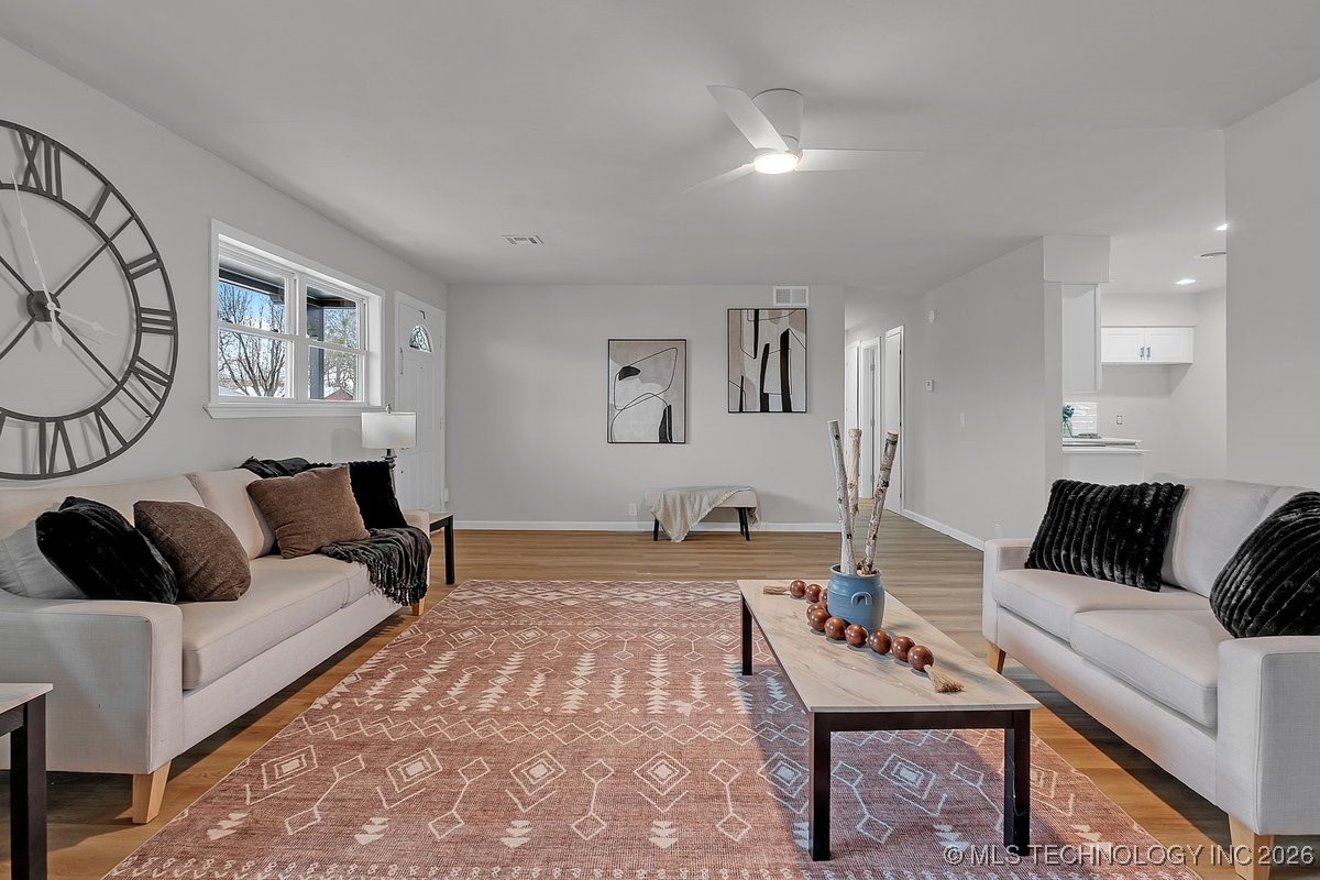 2124 S Main Street Property Photo 5