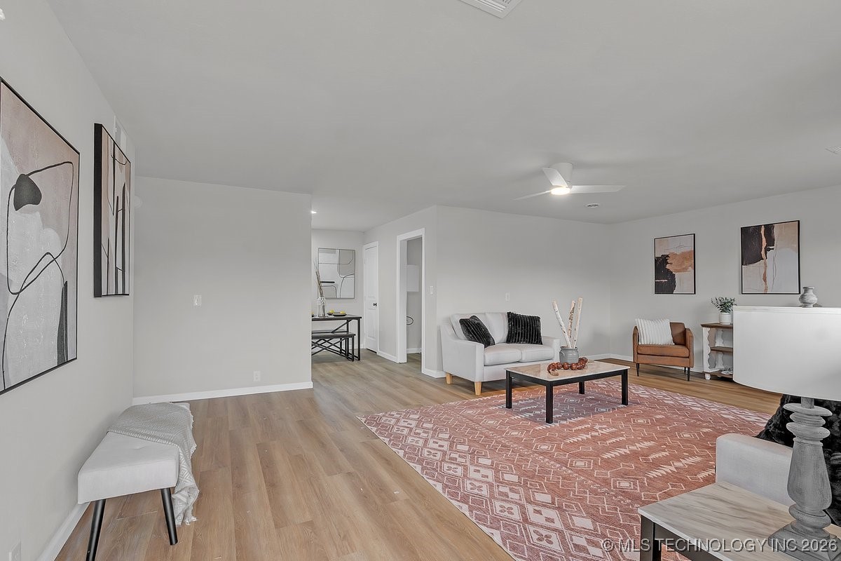 2124 S Main Street Property Photo 6