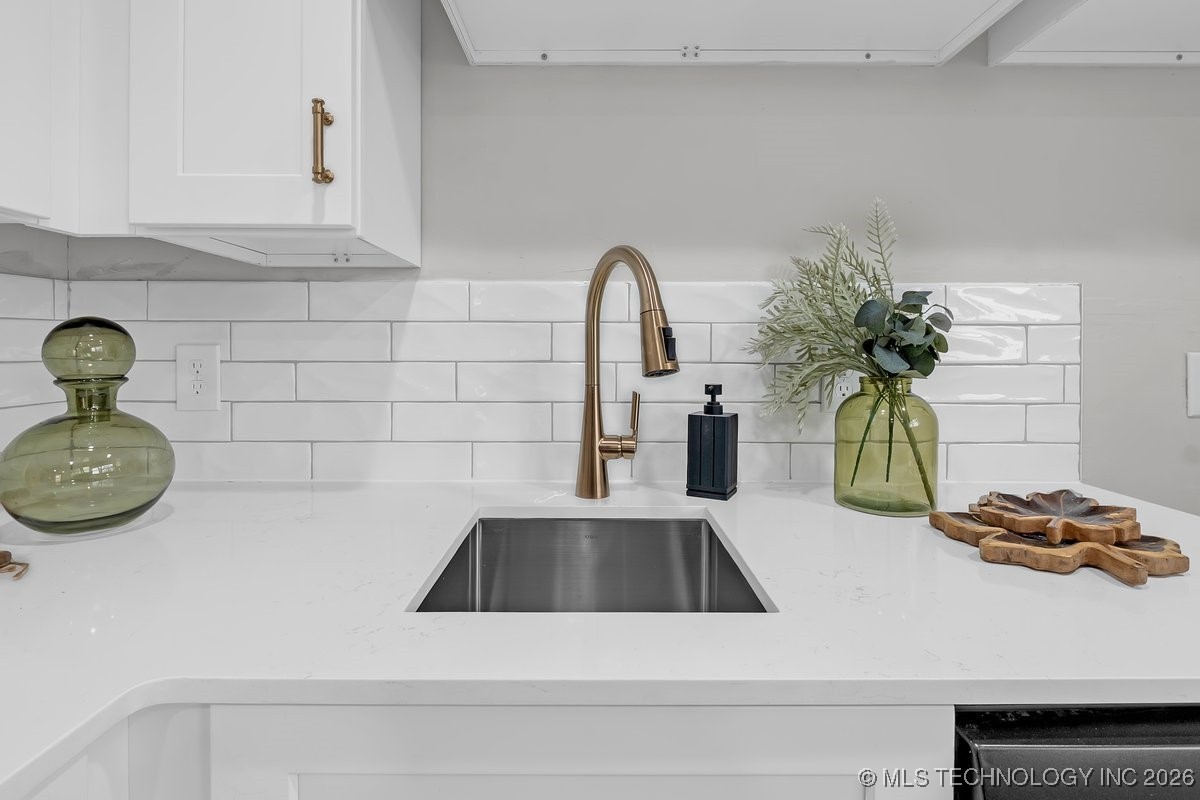 2124 S Main Street Property Photo 12