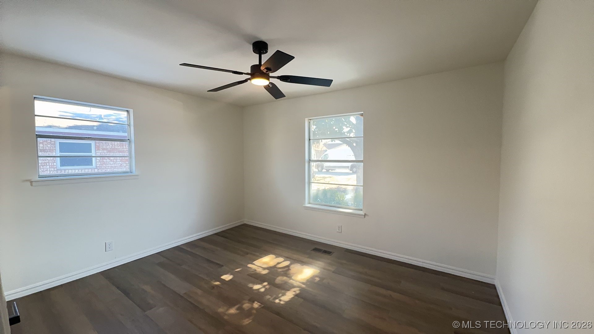 427 E F Street N Property Photo 5