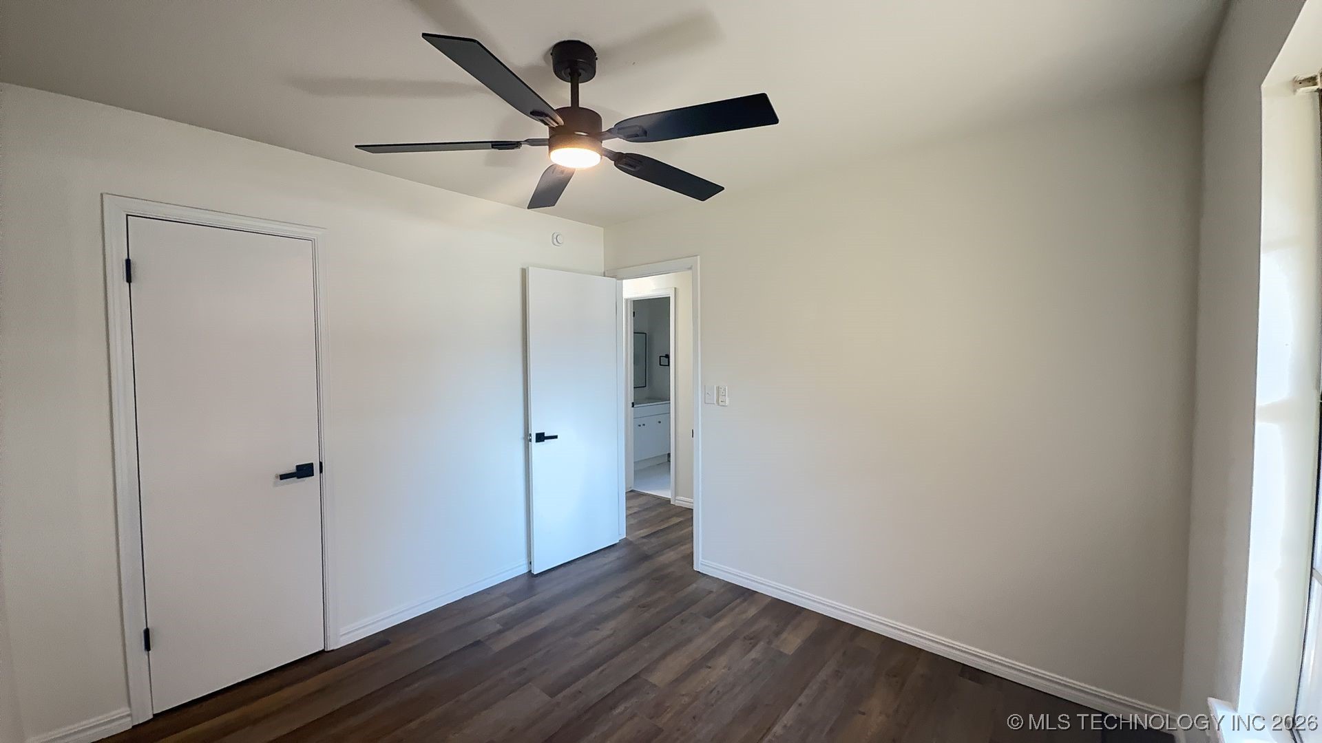 427 E F Street N Property Photo 9