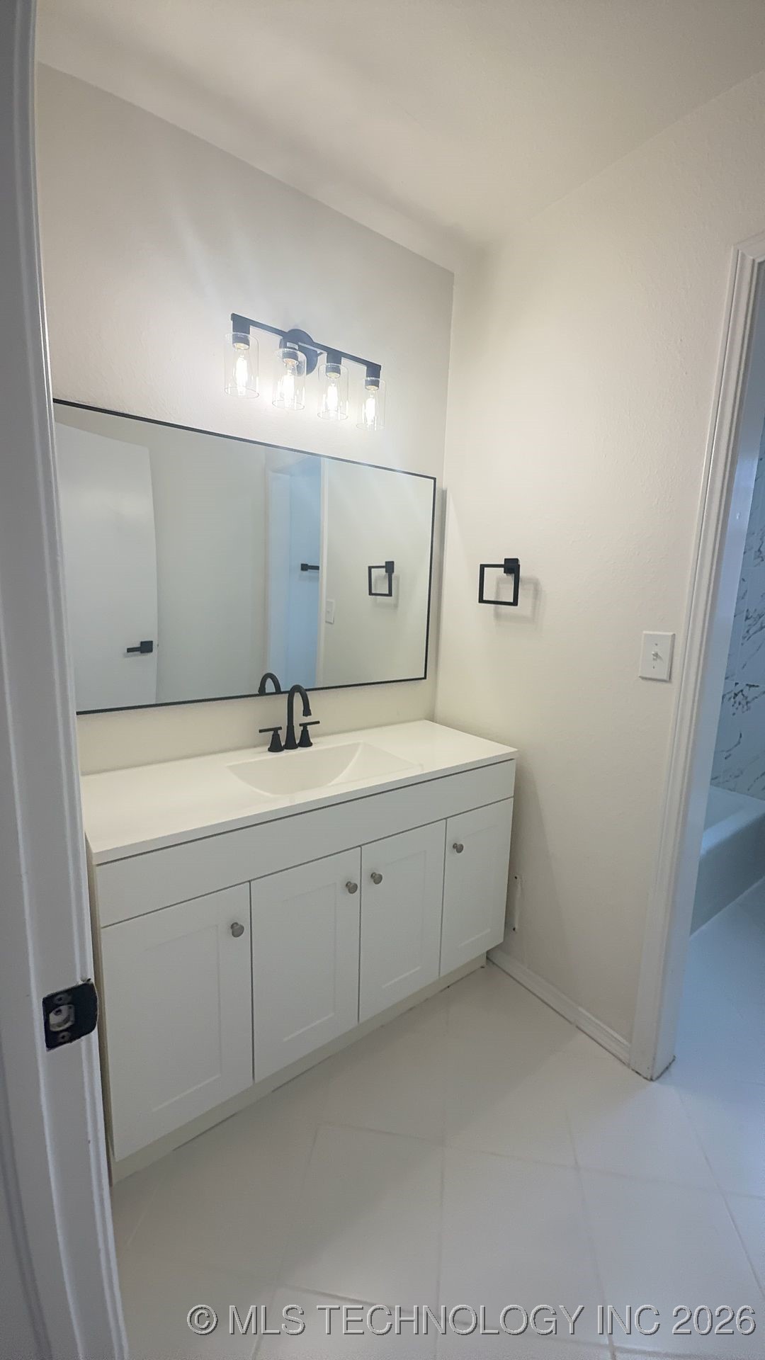 427 E F Street N Property Photo 10