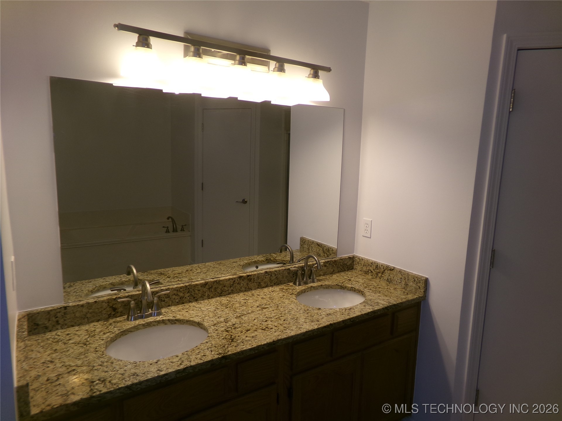 7415 E 89th Place S Property Photo 17