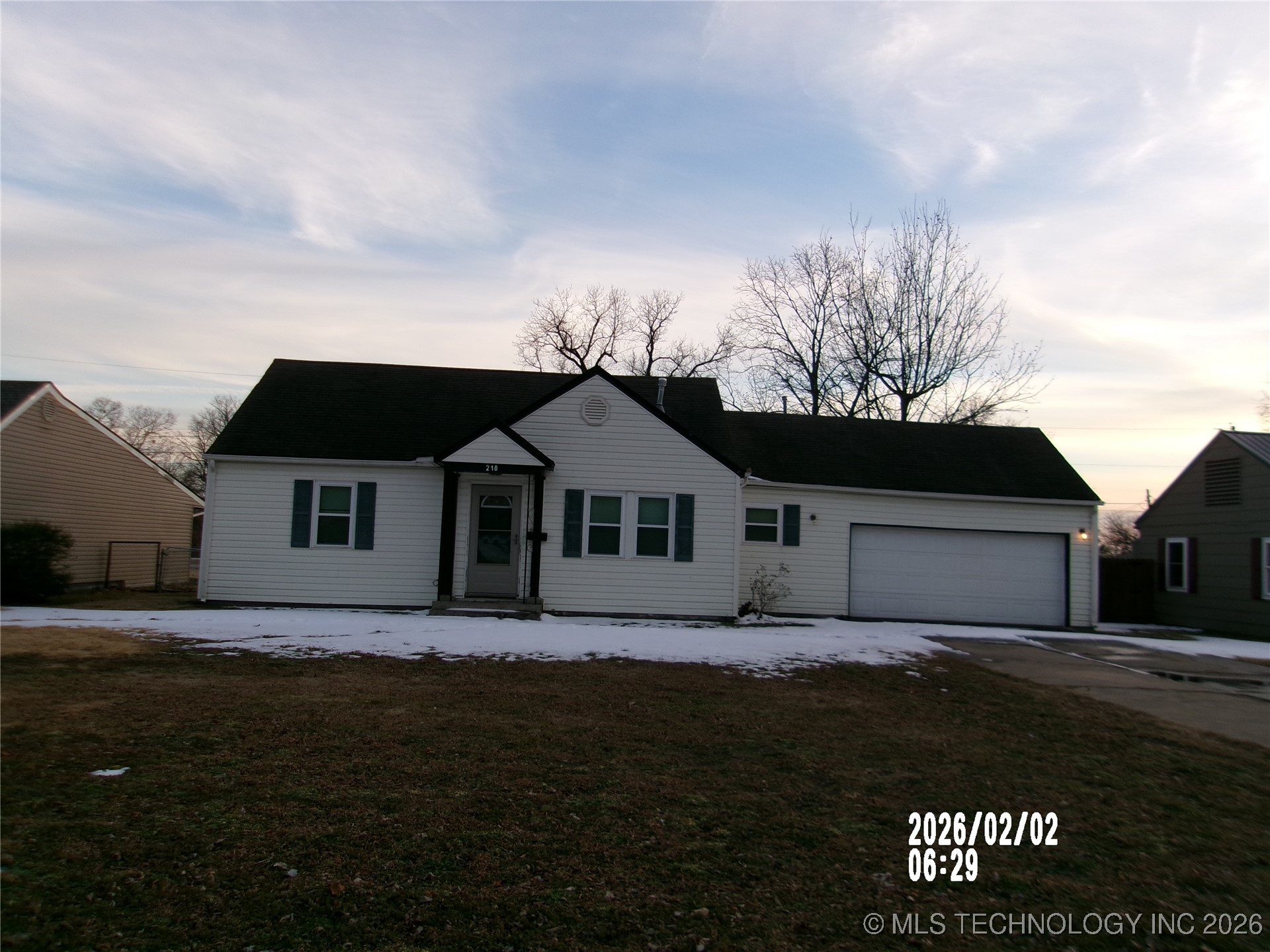 210 E 3rd Street Property Photo 1