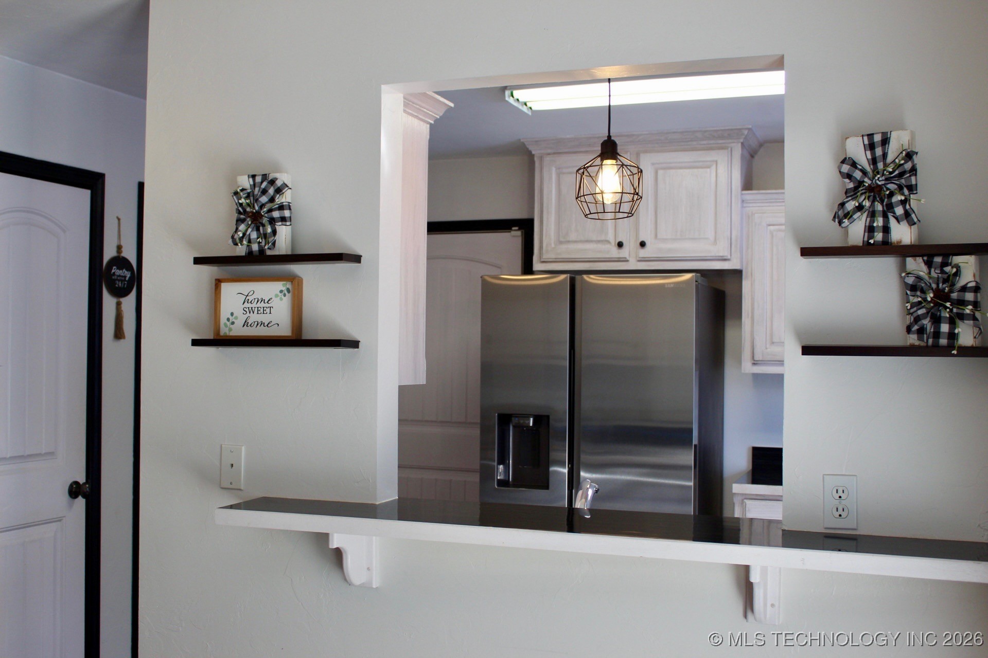 821 Cardinal Street Property Photo 2