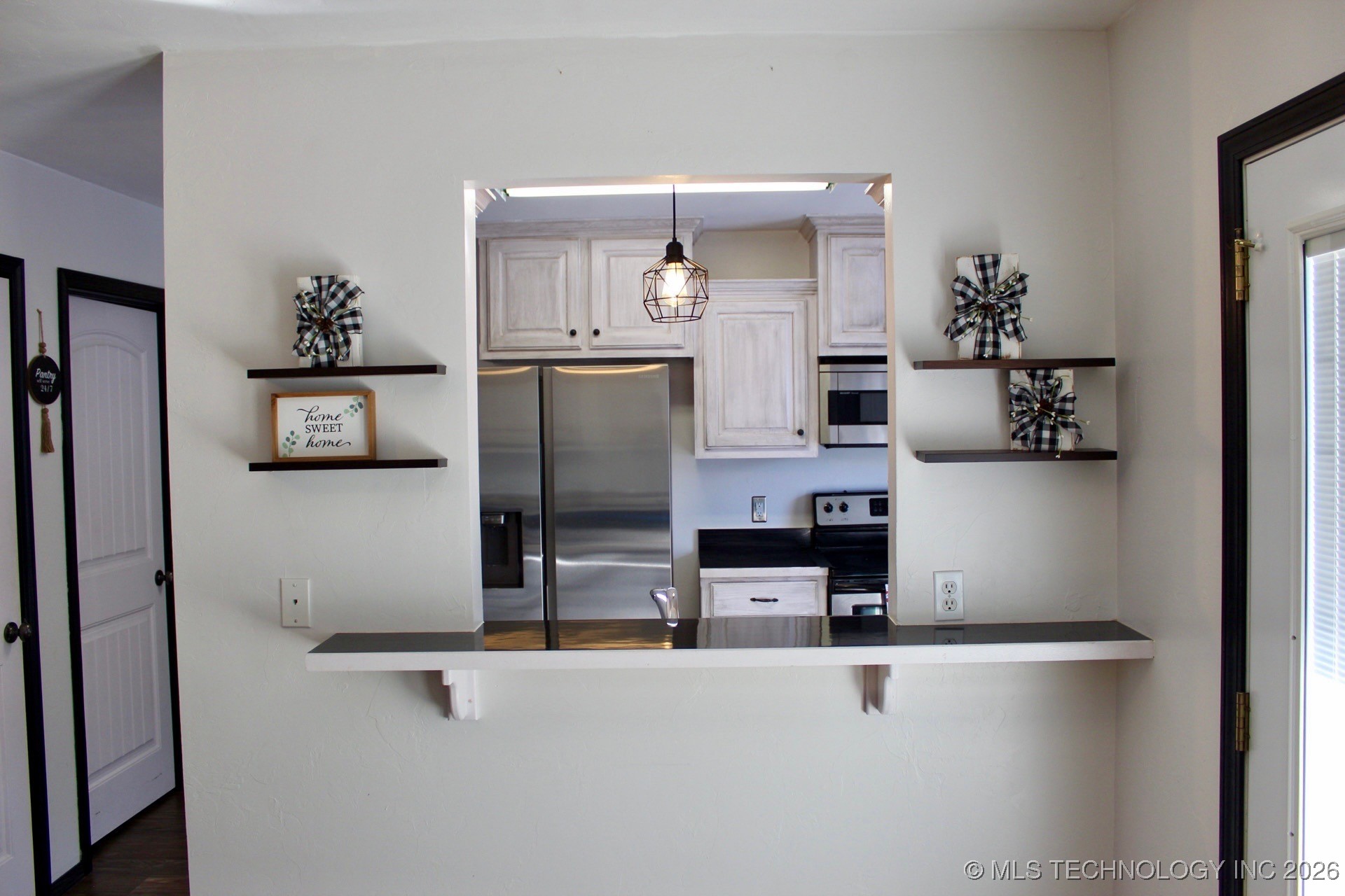 821 Cardinal Street Property Photo 3