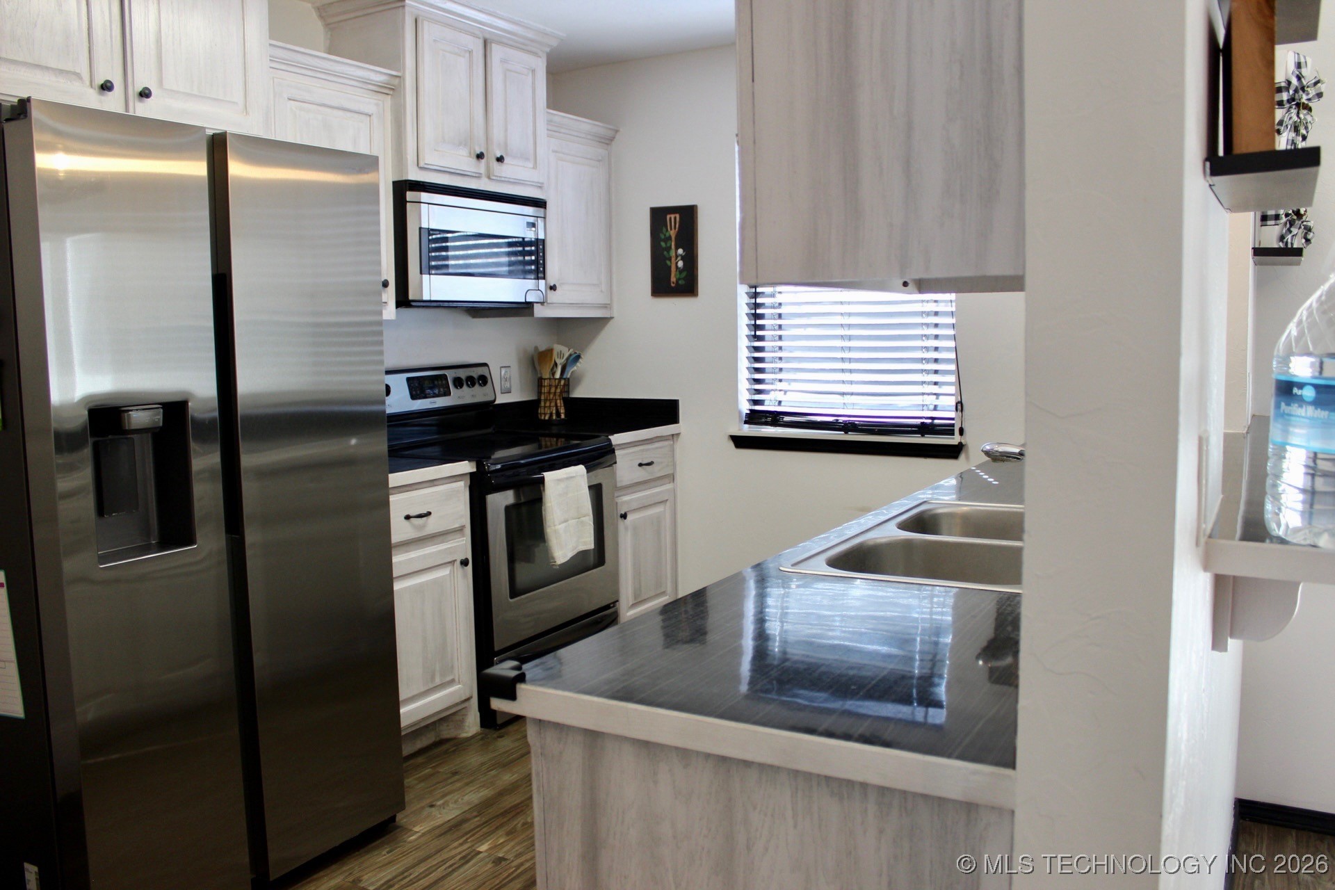 821 Cardinal Street Property Photo 4