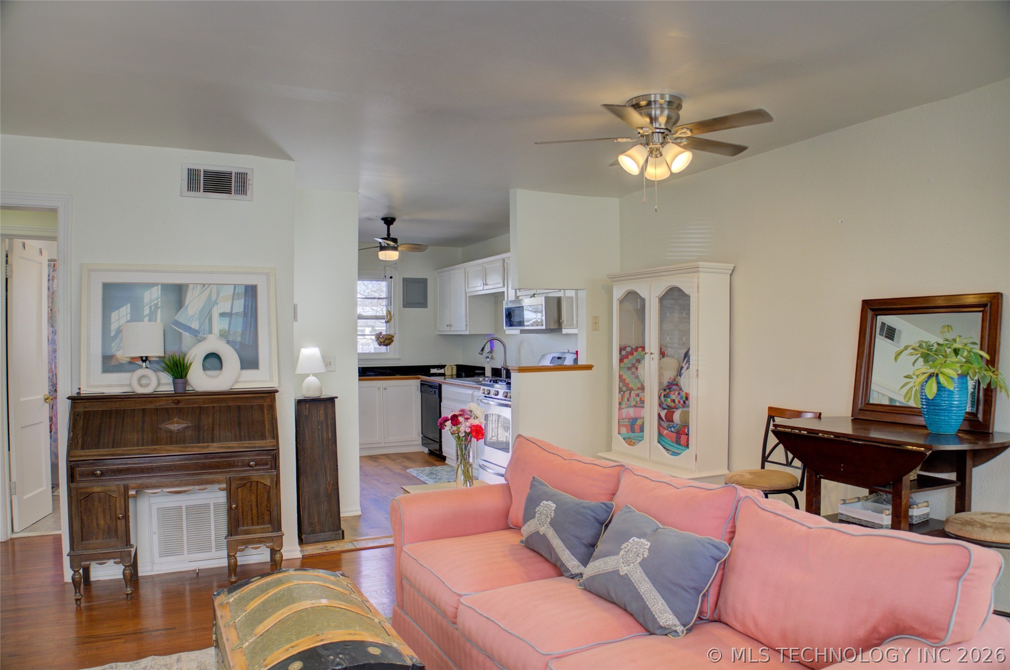 1437 E 39th Street A Property Photo 7