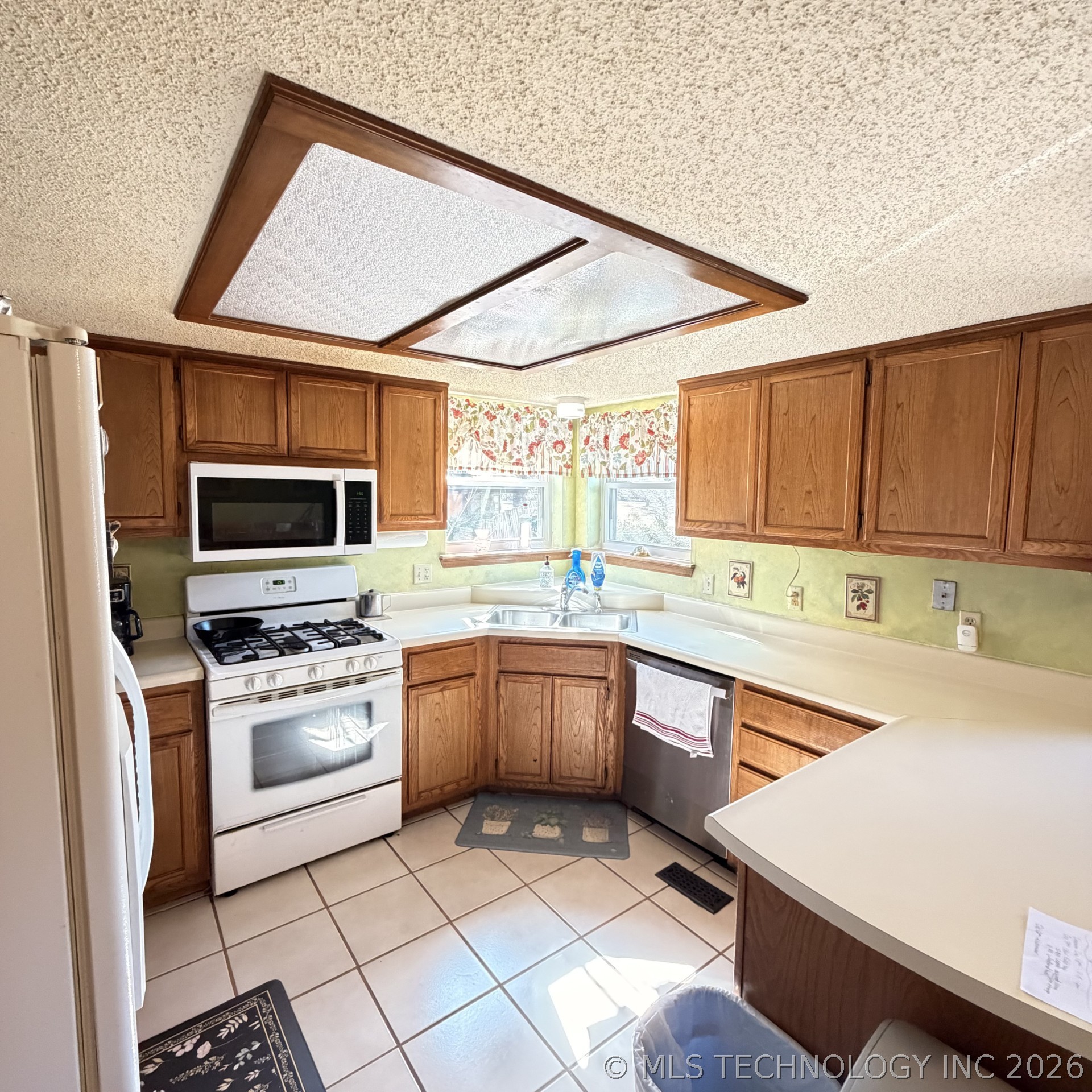 10026 S 93rd Avenue E Property Photo 9