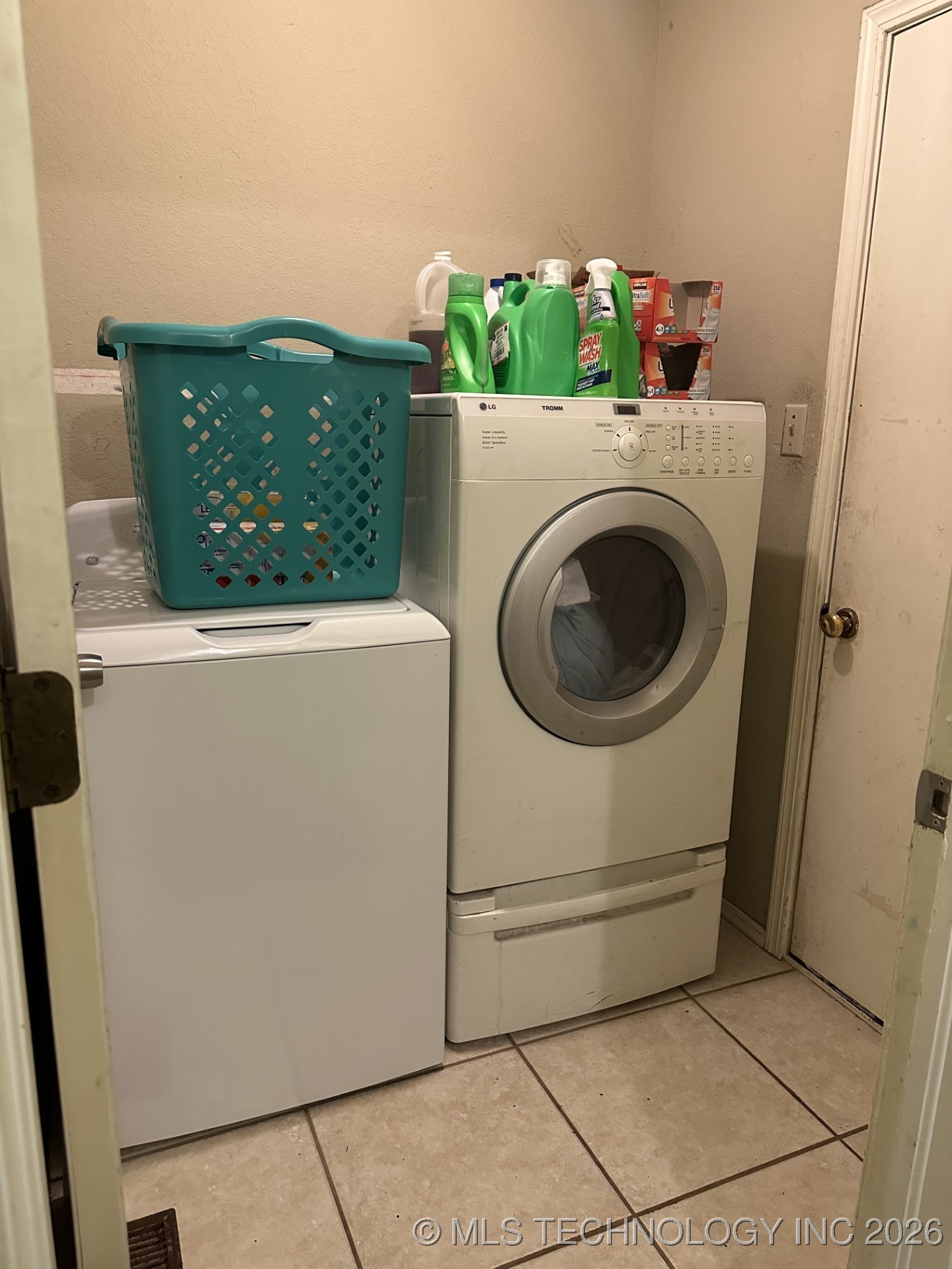 10026 S 93rd Avenue E Property Photo 15