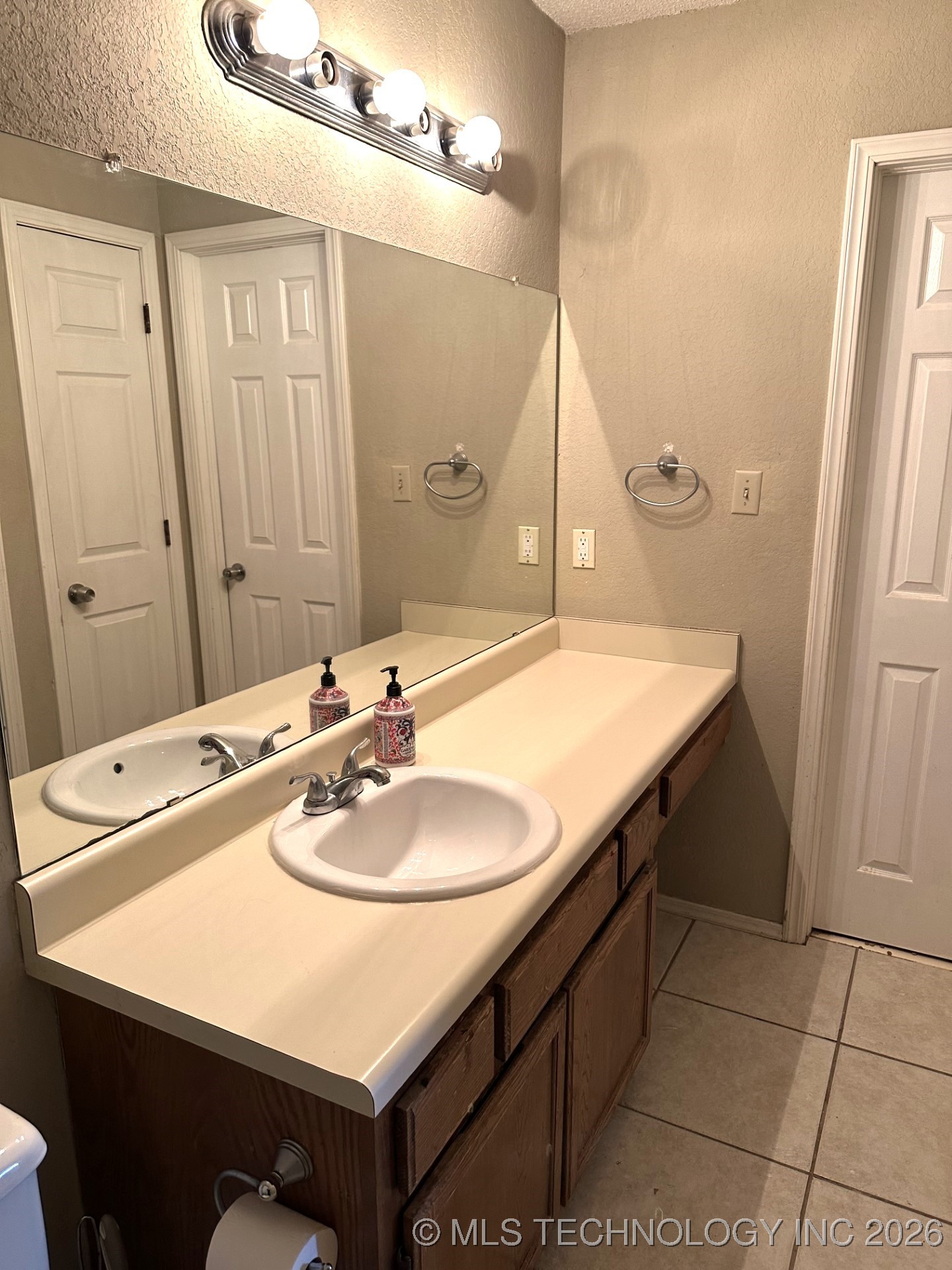 10026 S 93rd Avenue E Property Photo 18