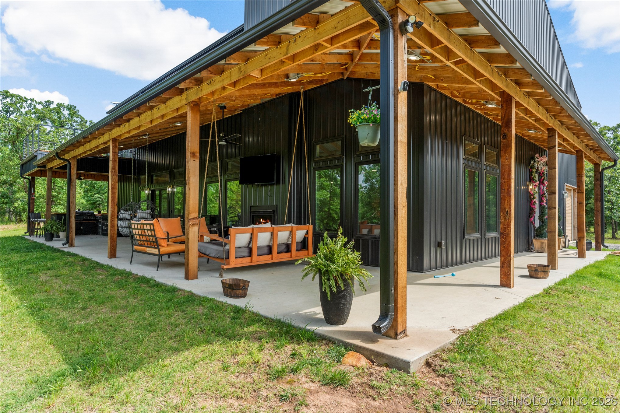 8562 Adams Creek Road Property Photo 3