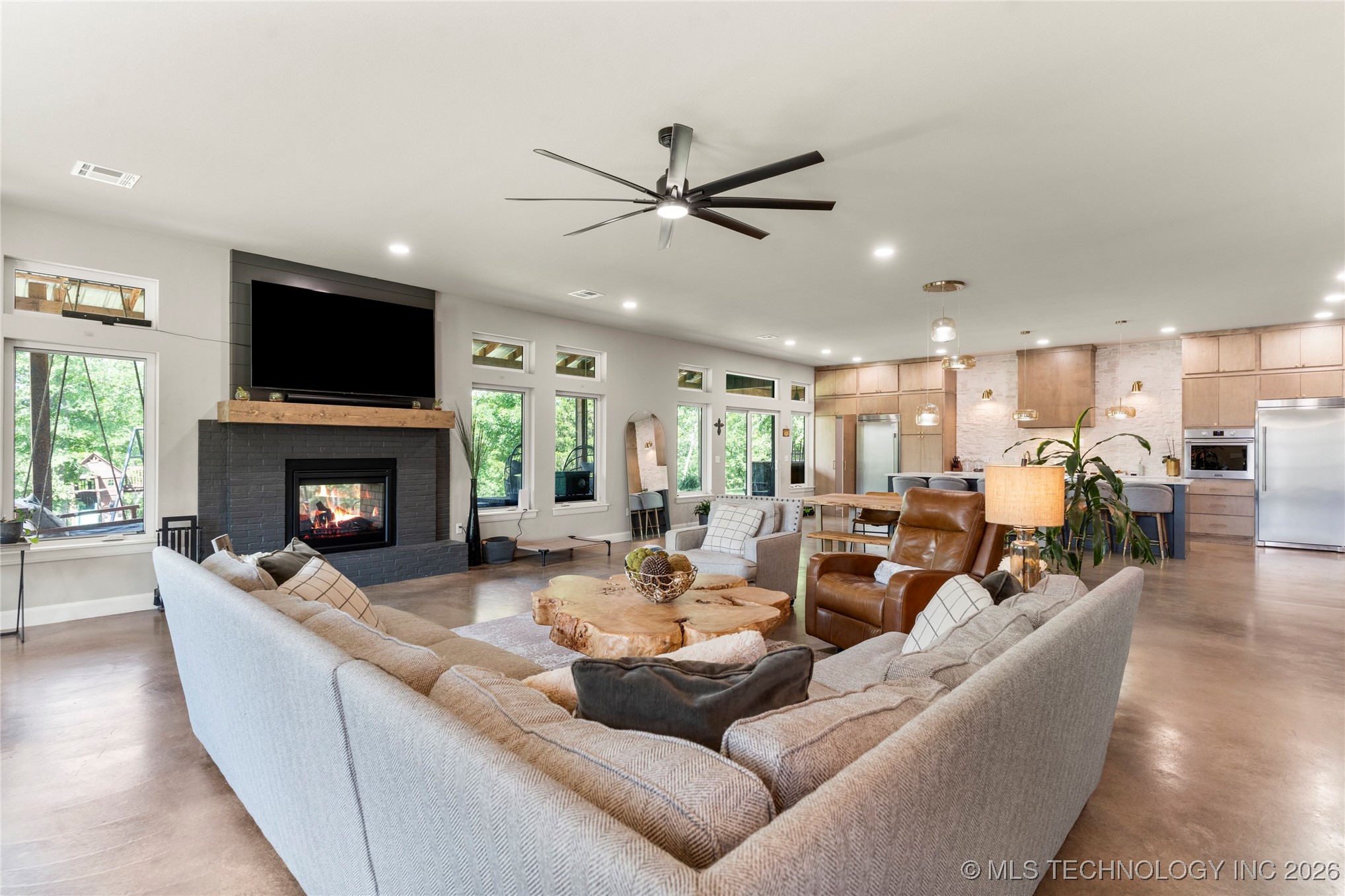 8562 Adams Creek Road Property Photo 5