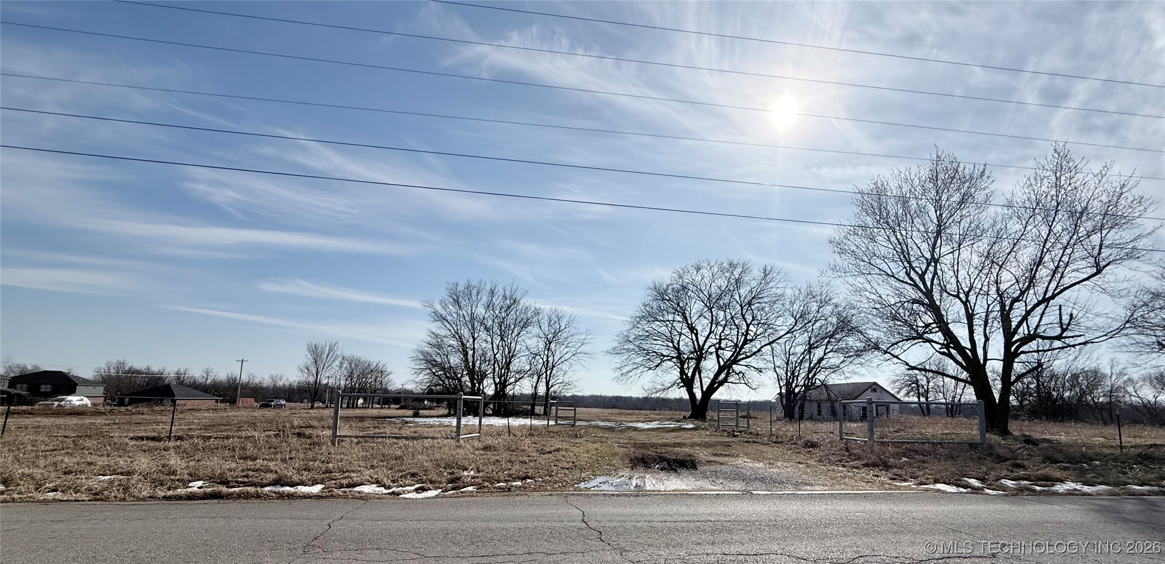 W Oak Street Property Photo 2