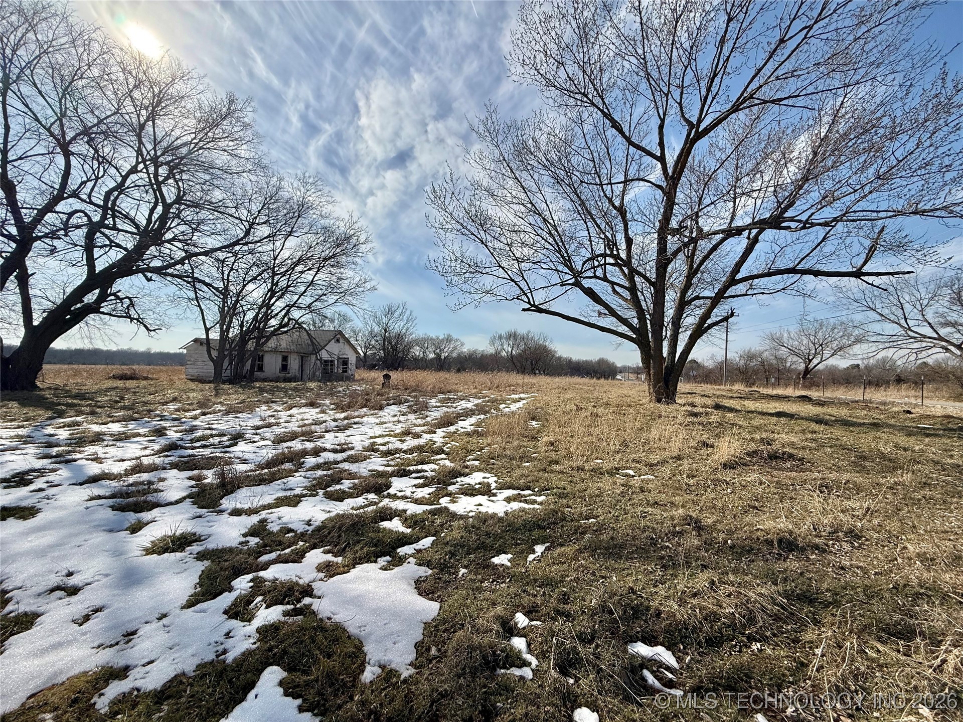 W Oak Street Property Photo 5