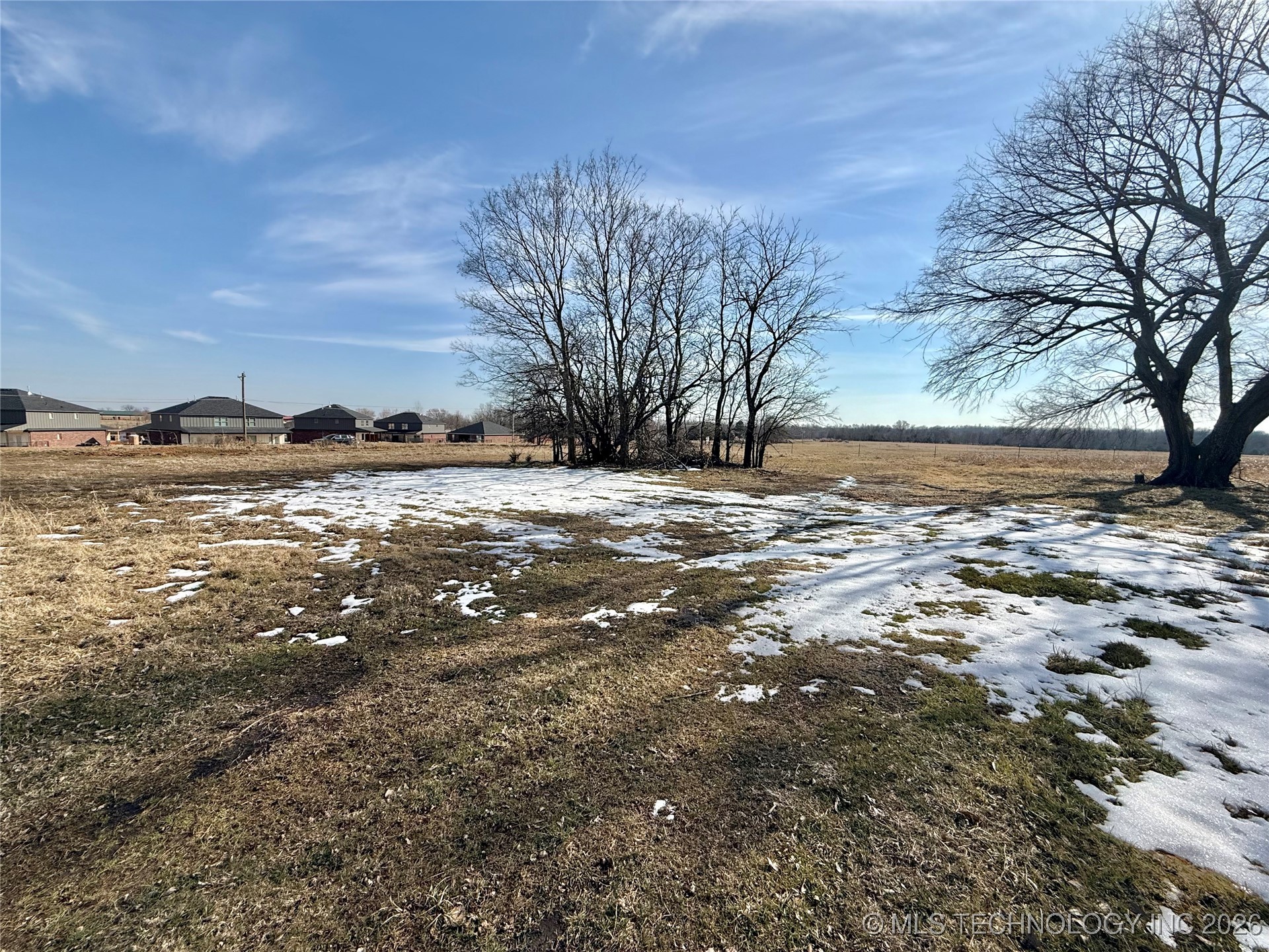 W Oak Street Property Photo 6