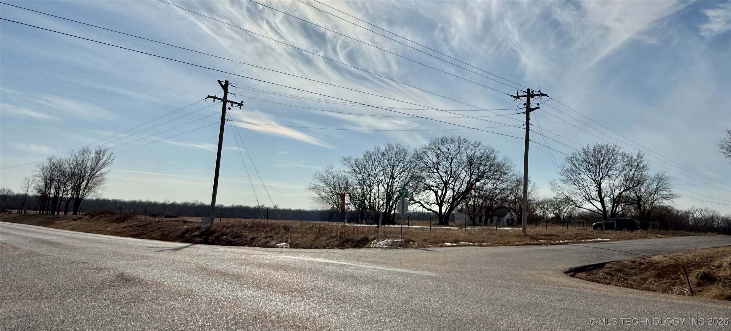 W Oak Street Property Photo 11